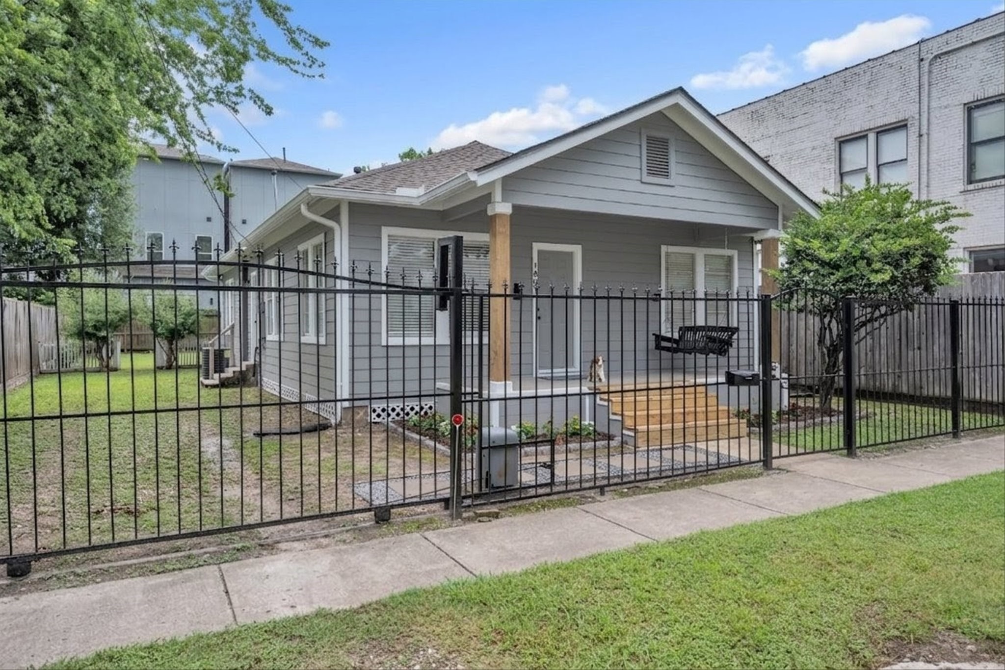 Listing photo 2