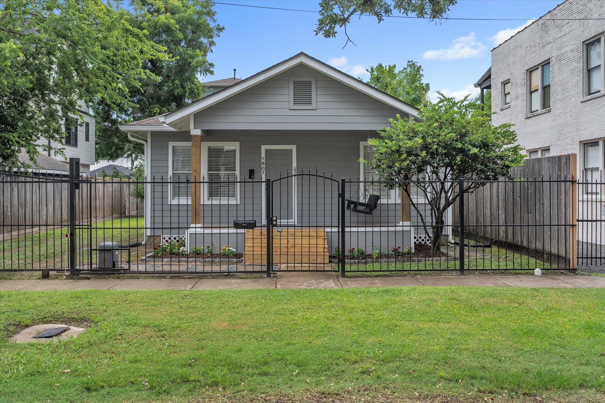 Listing photo 3