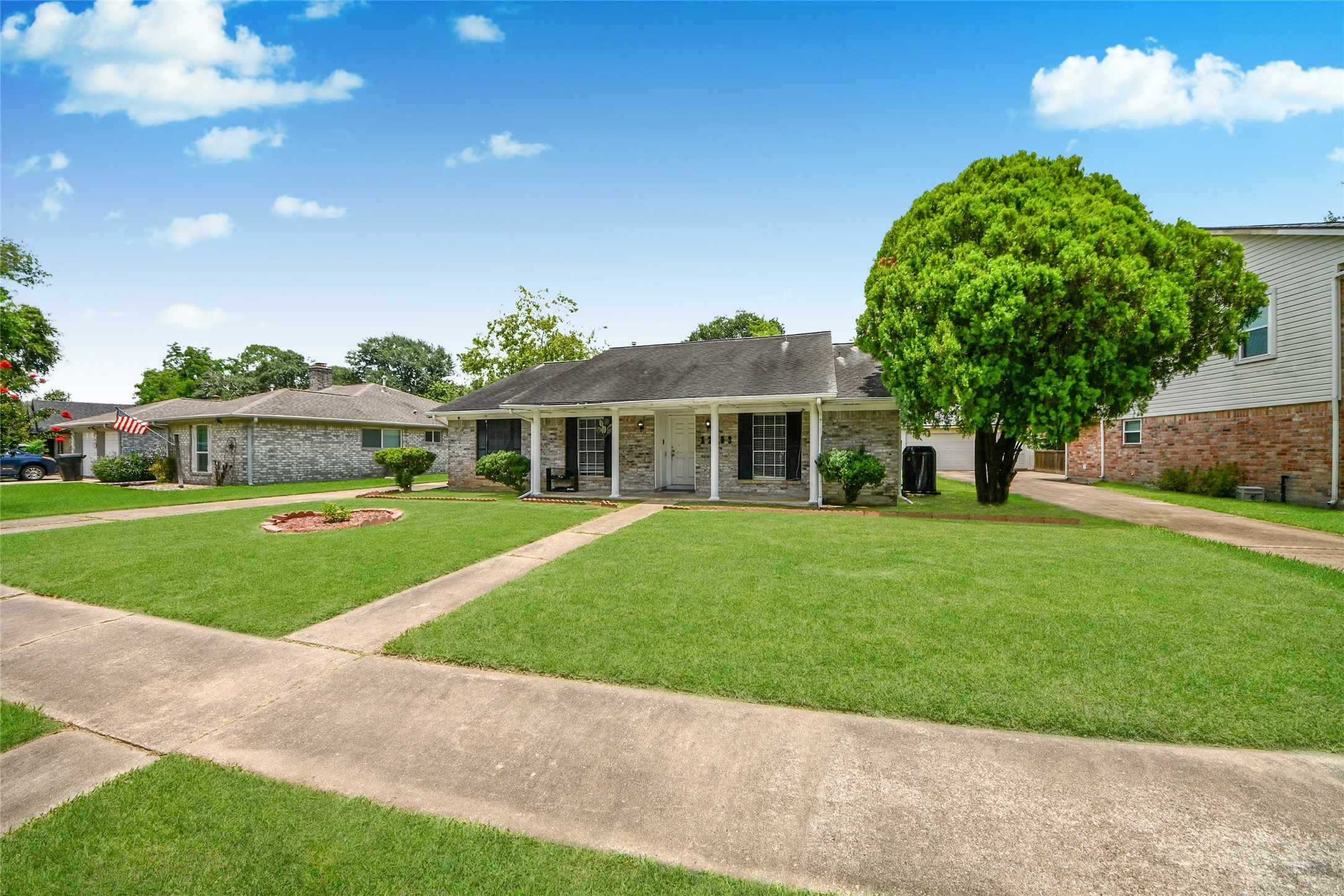 Listing photo 1