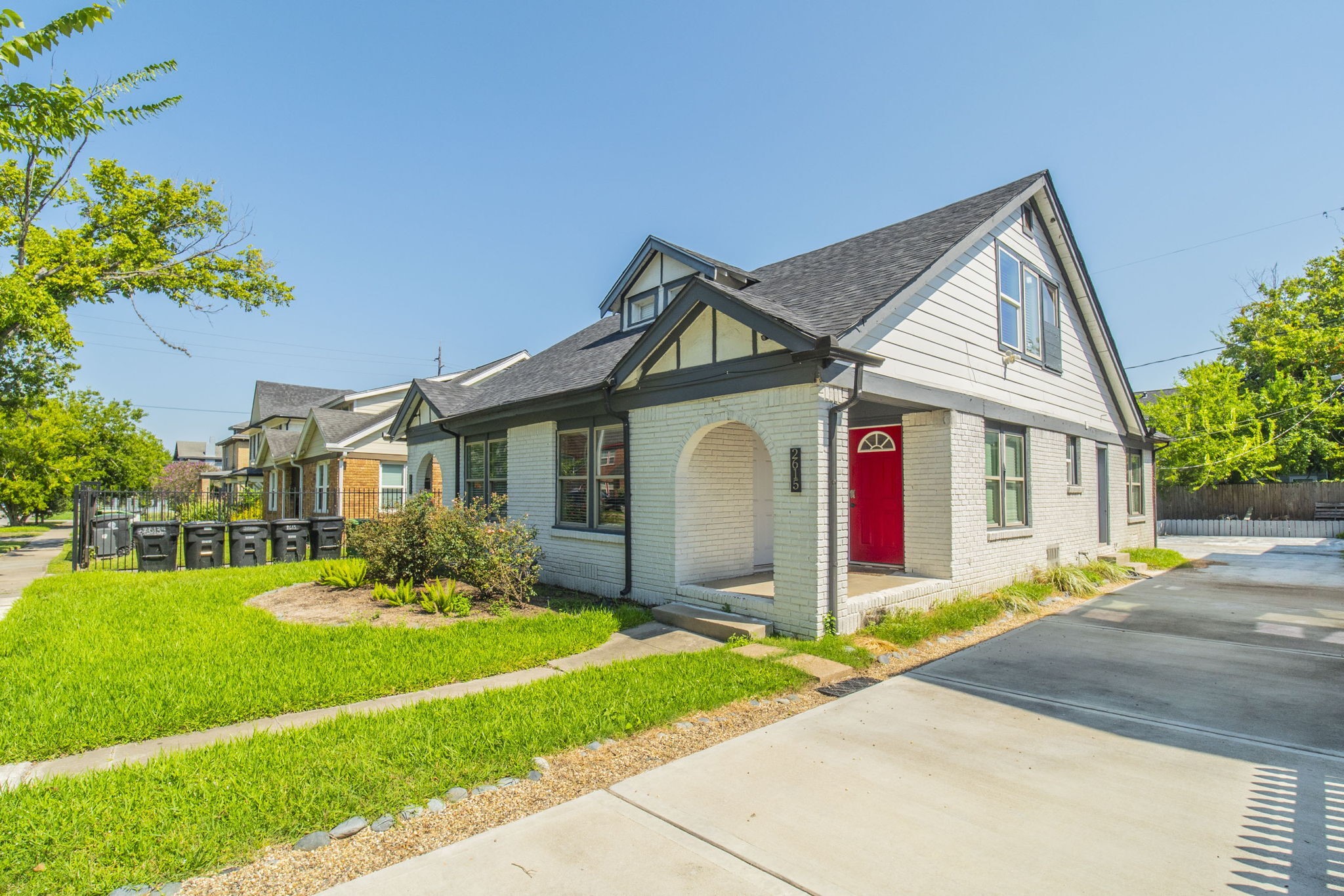 Listing photo 1