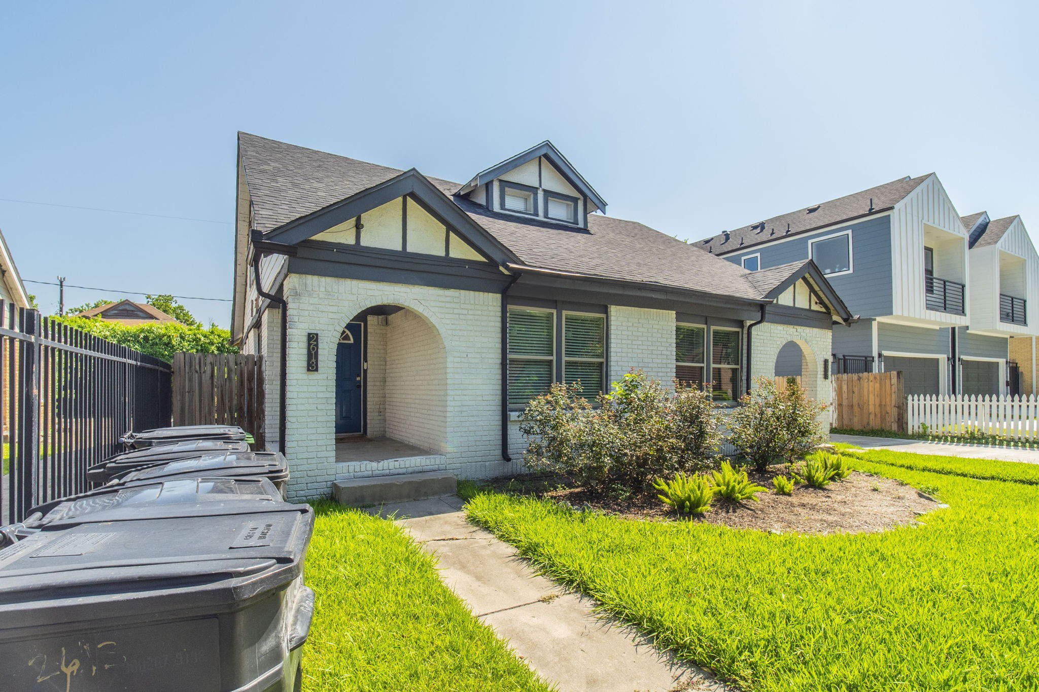 Listing photo 3