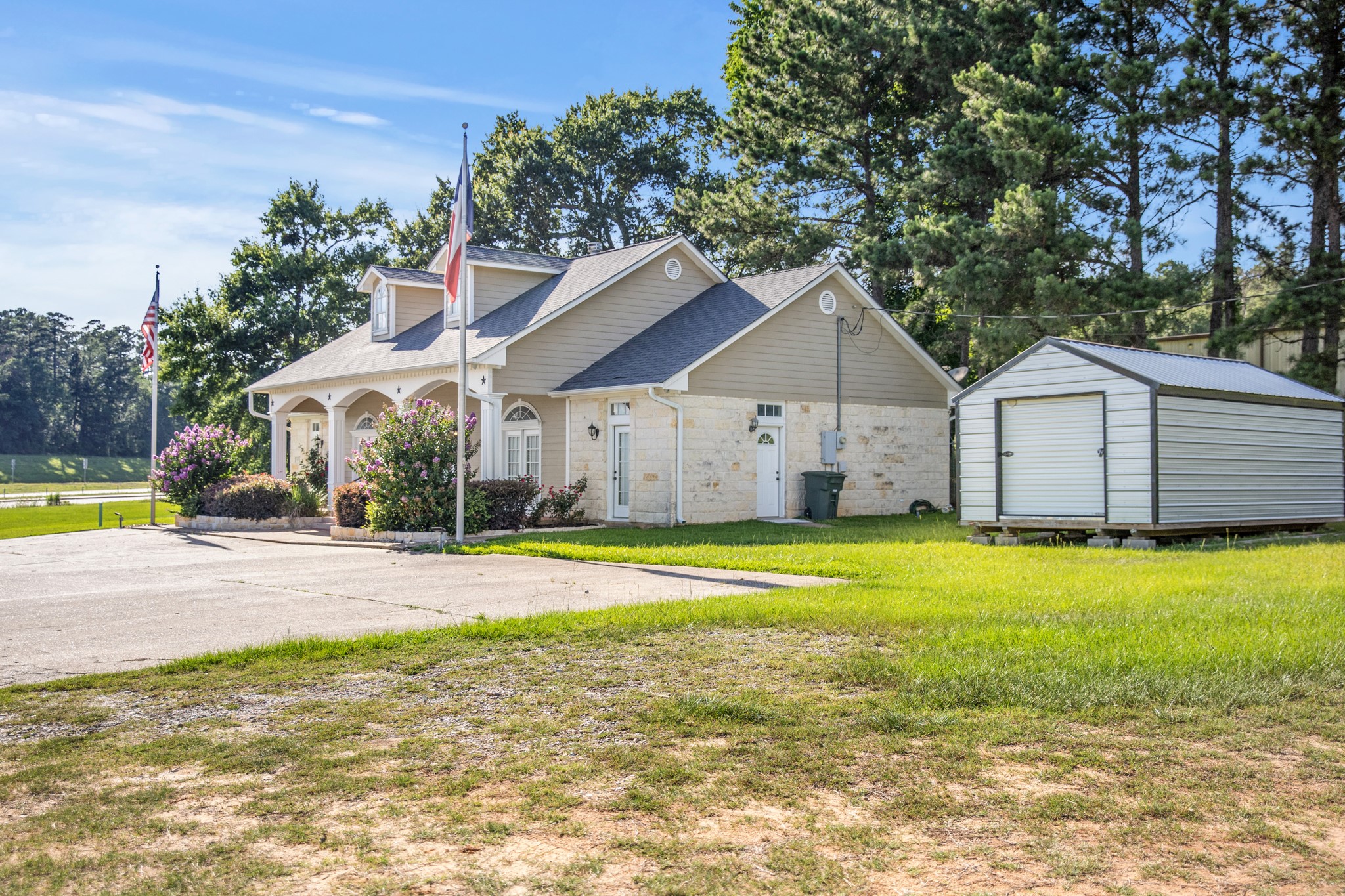 Listing photo 1