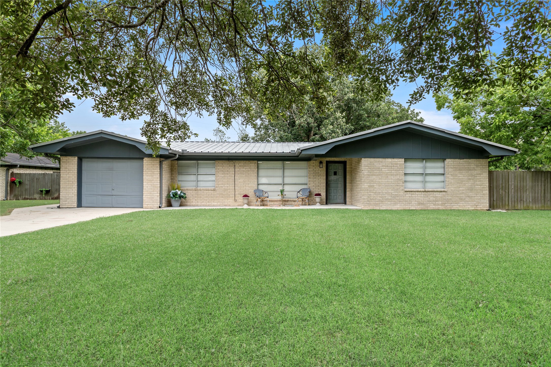 Listing photo 1