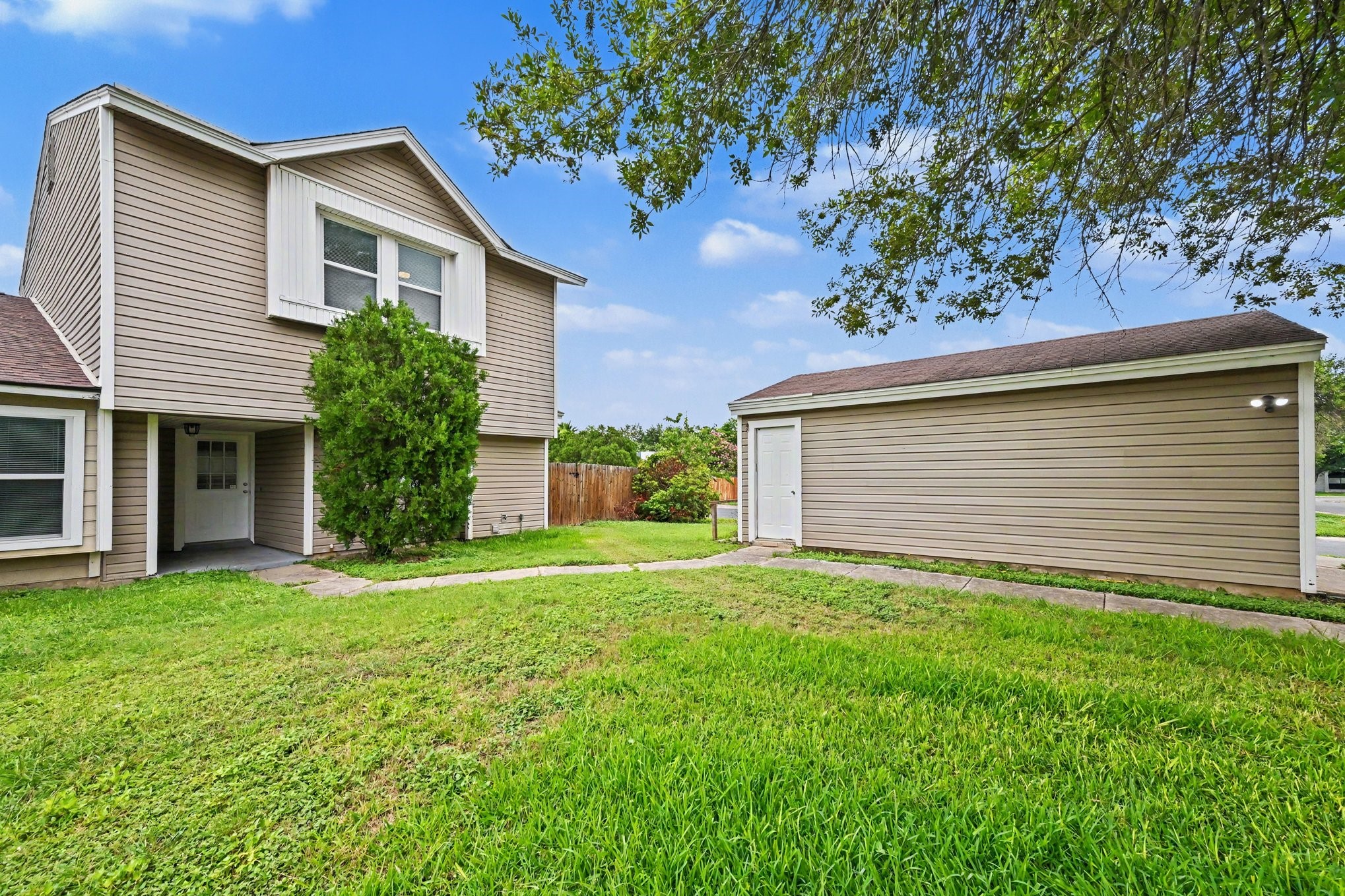 Listing photo 1