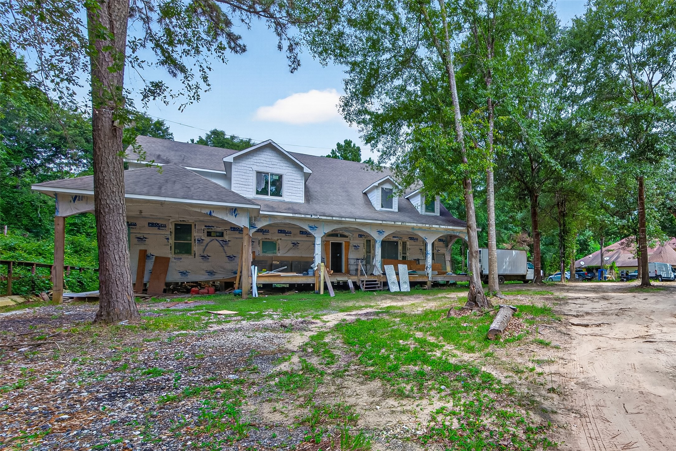 Listing photo 2