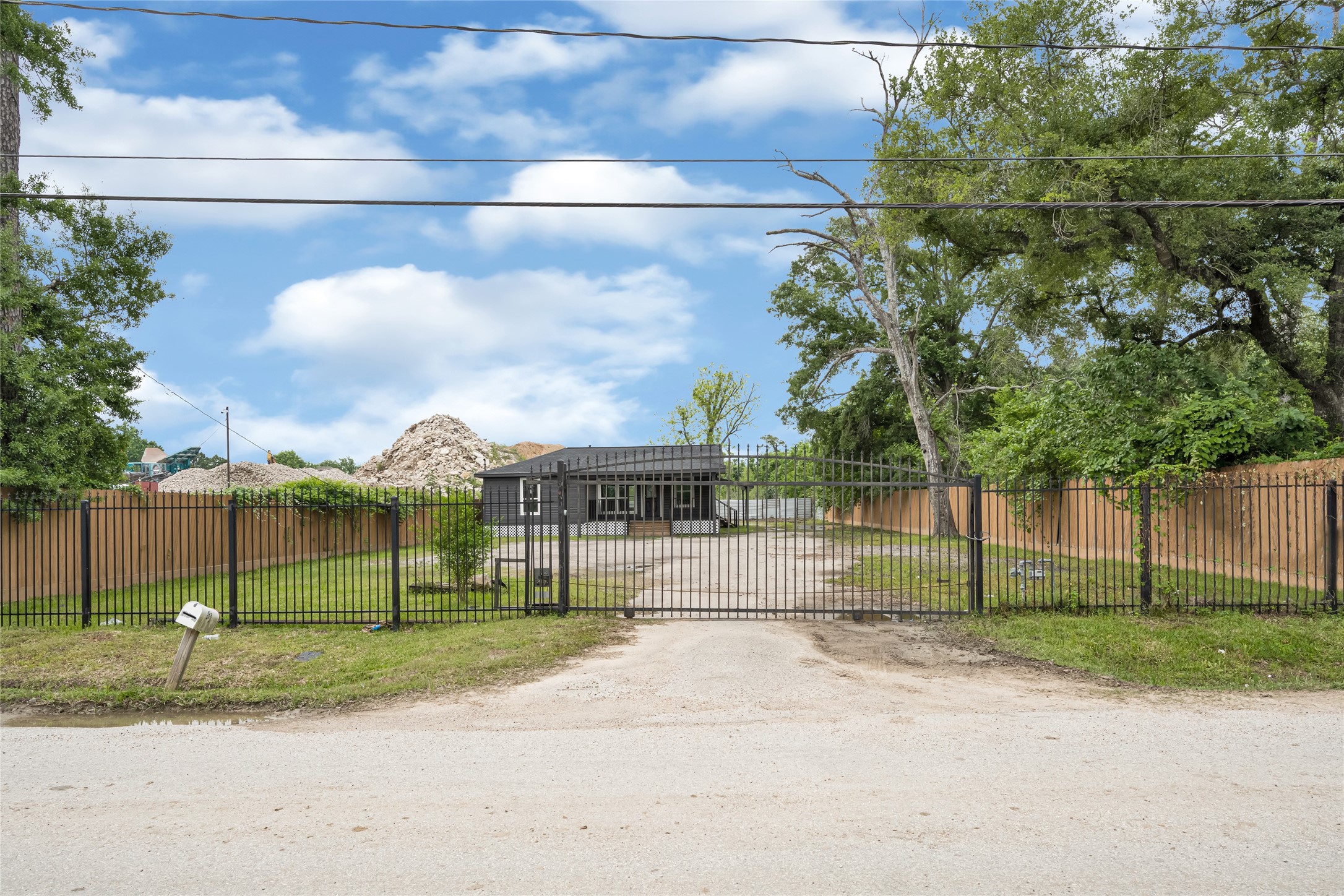 Listing photo 1