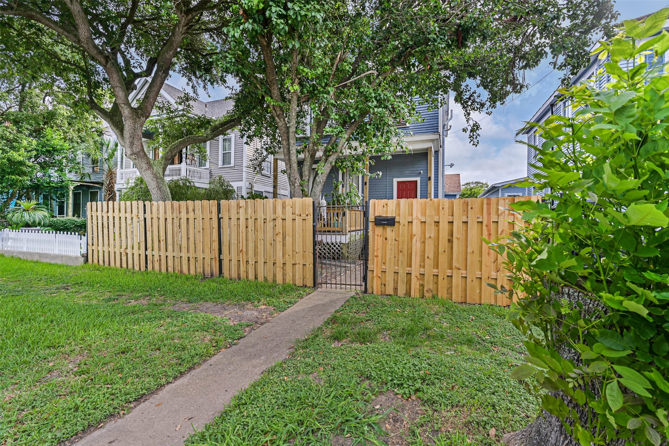 Listing photo 1