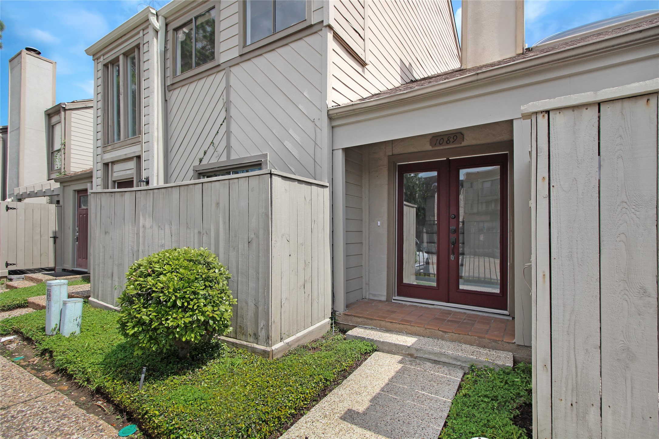 Listing photo 1