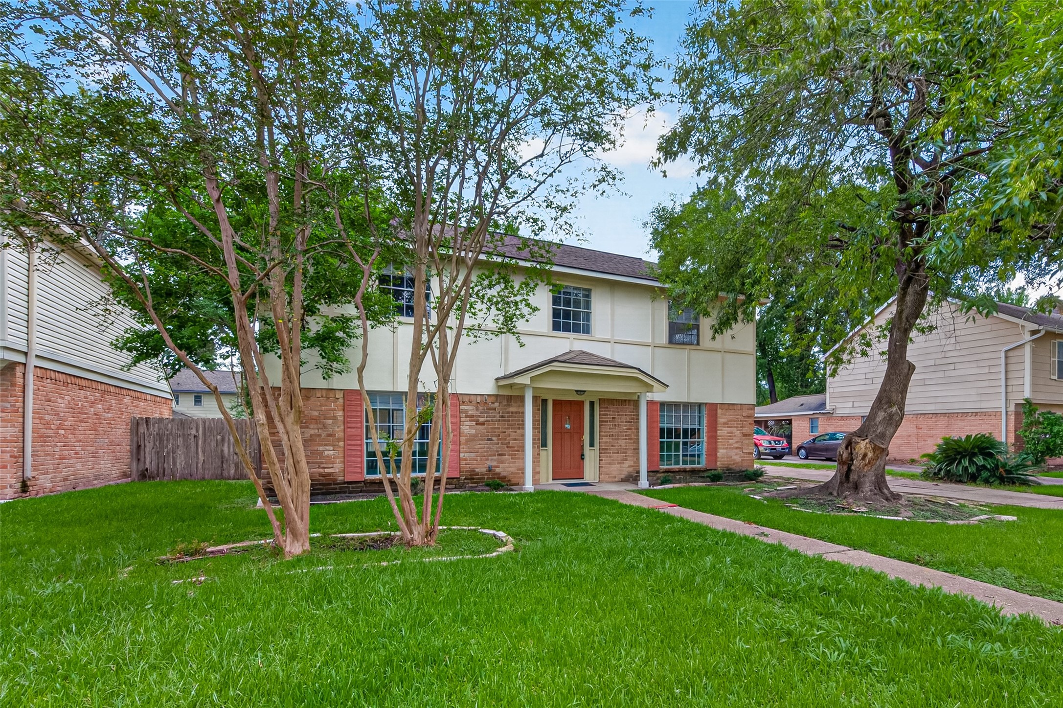 Listing photo 2
