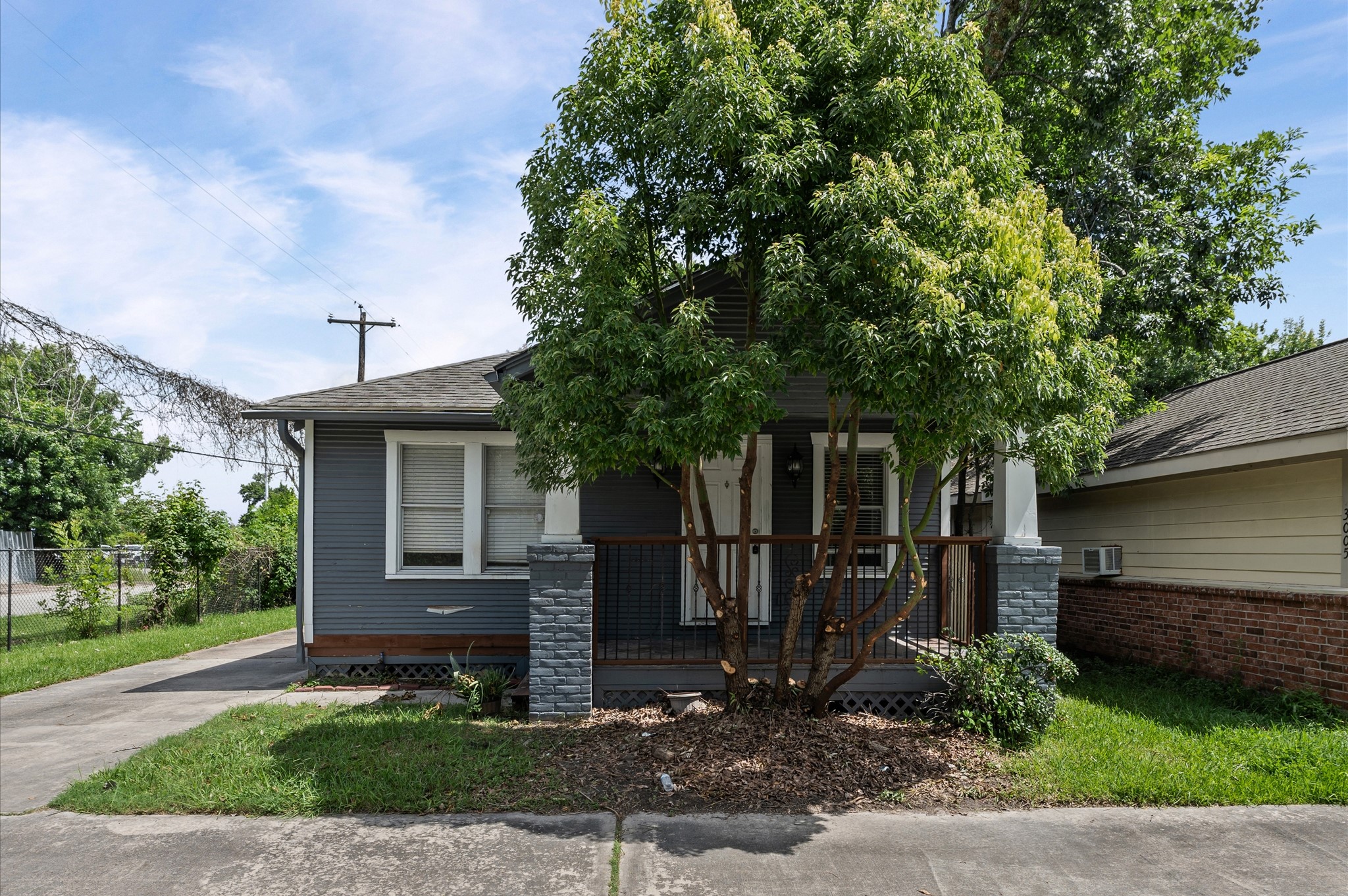 Listing photo 1