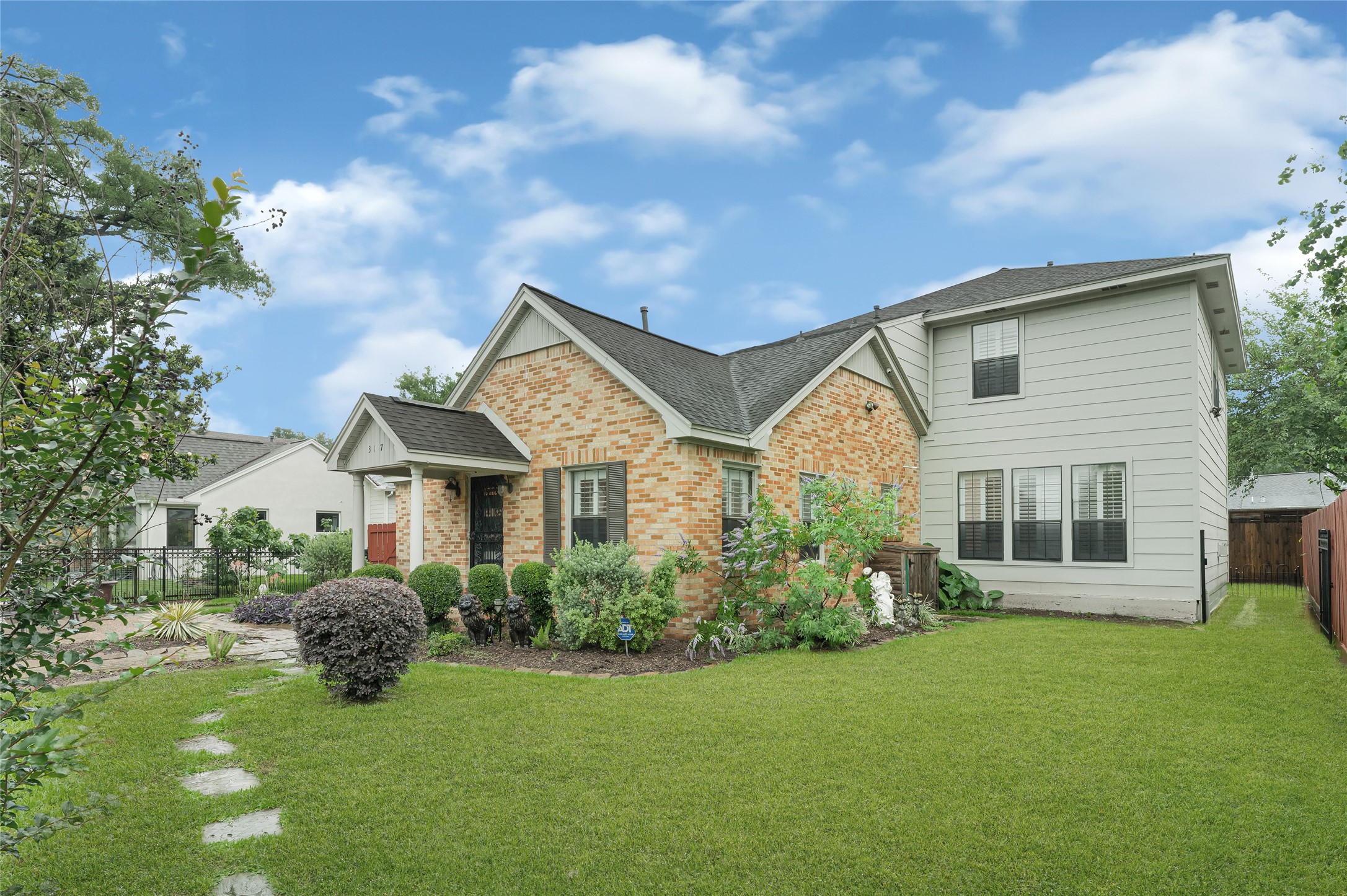 Listing photo 1