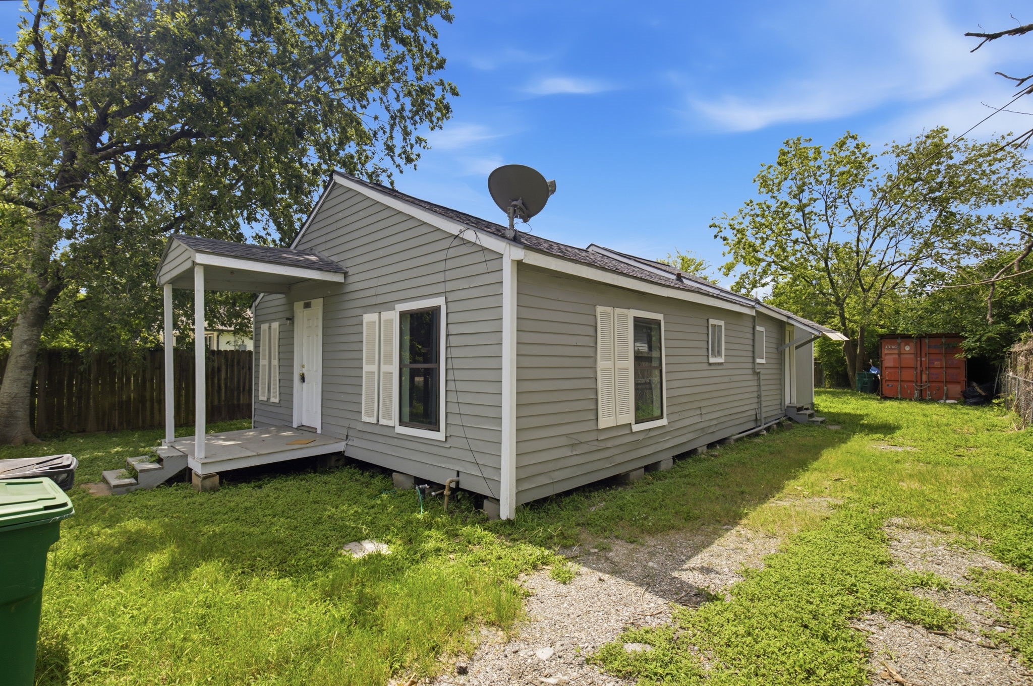 Listing photo 2