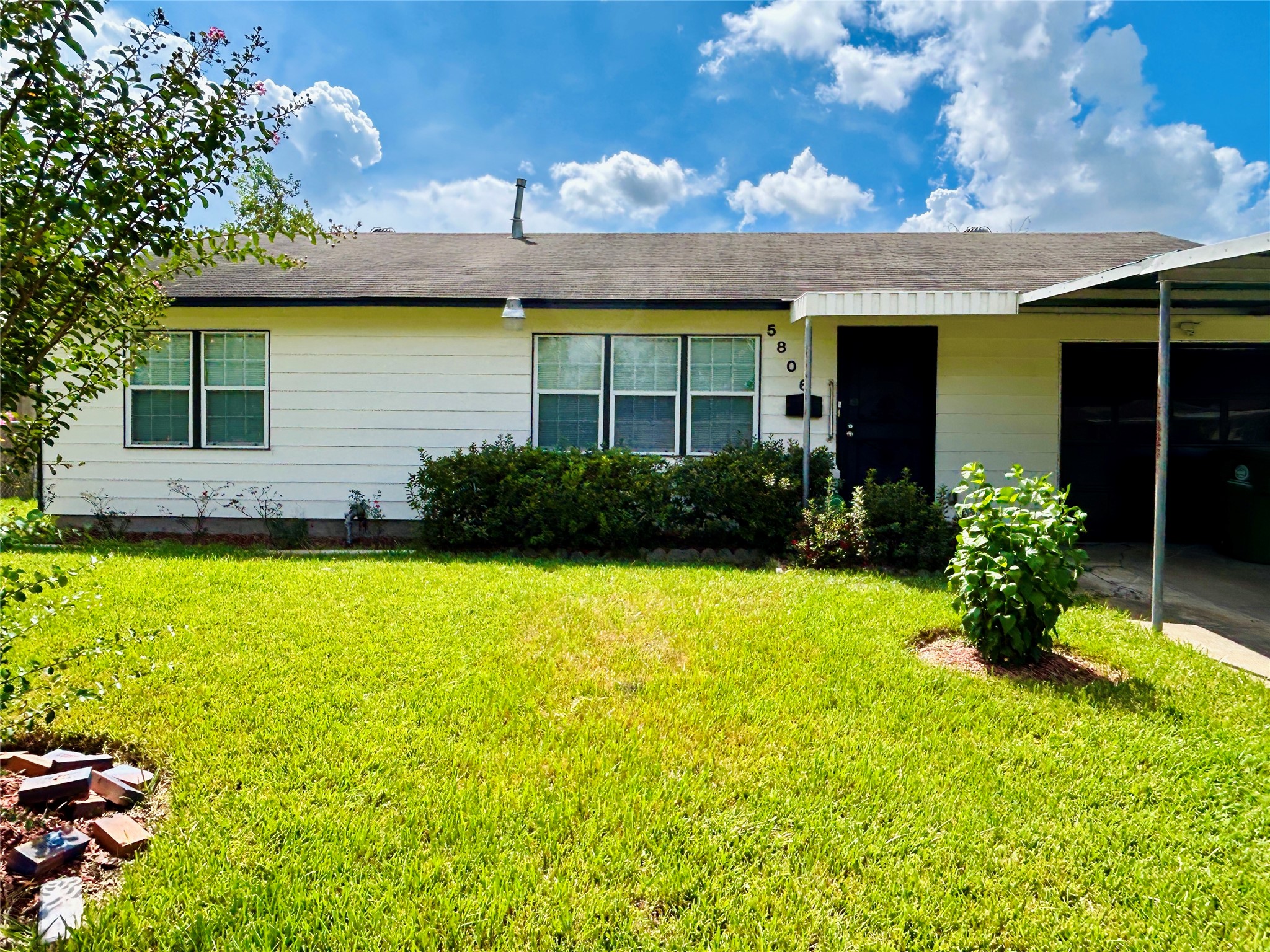 Listing photo 1