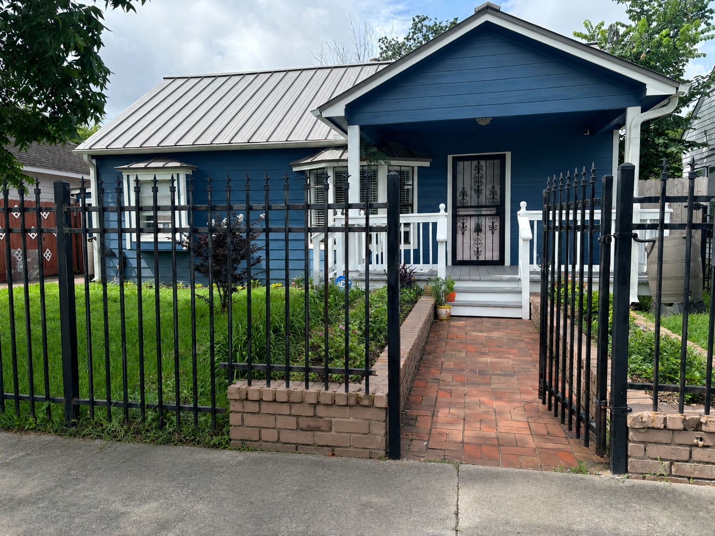 Listing photo 1