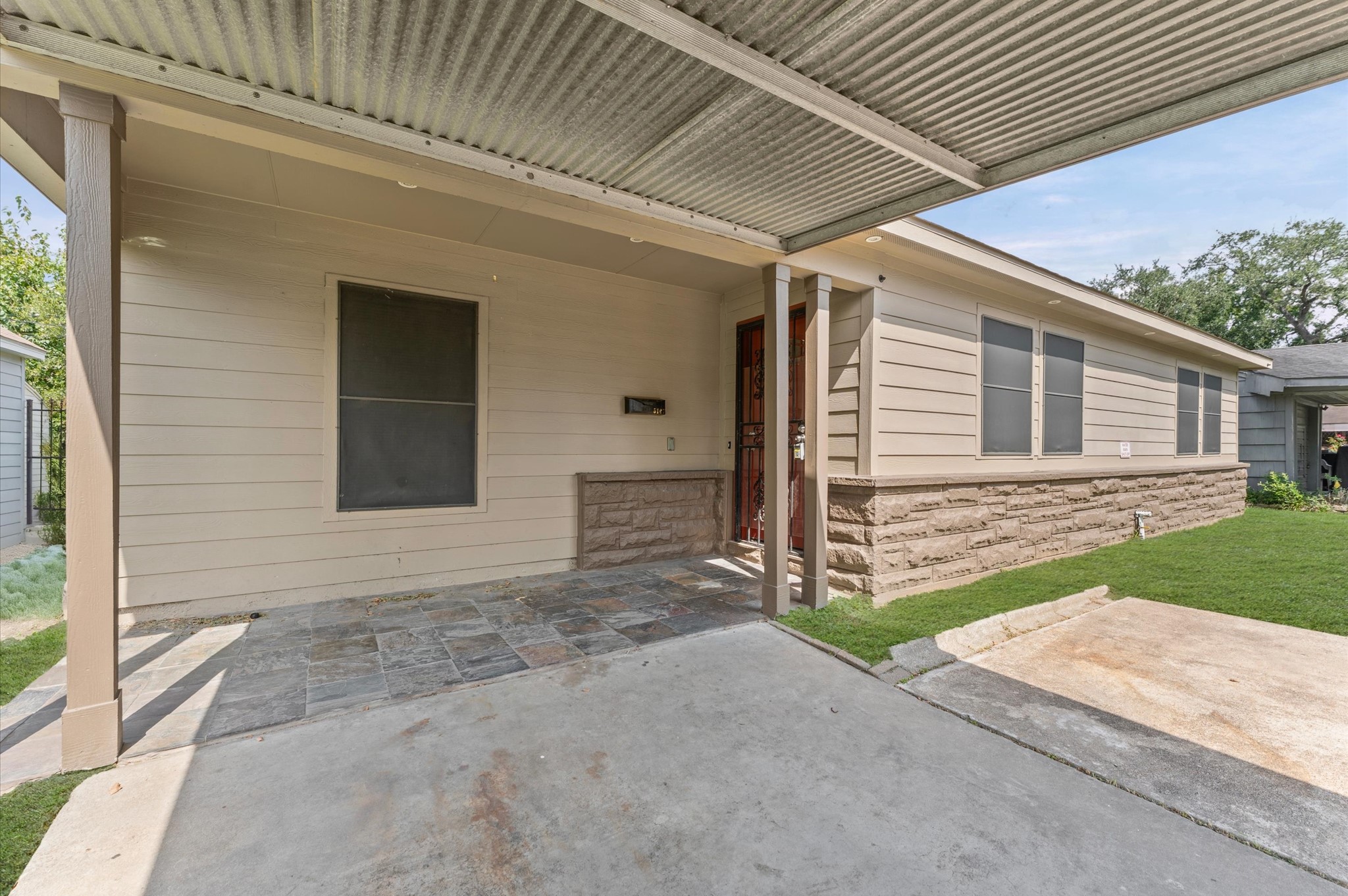 Listing photo 1