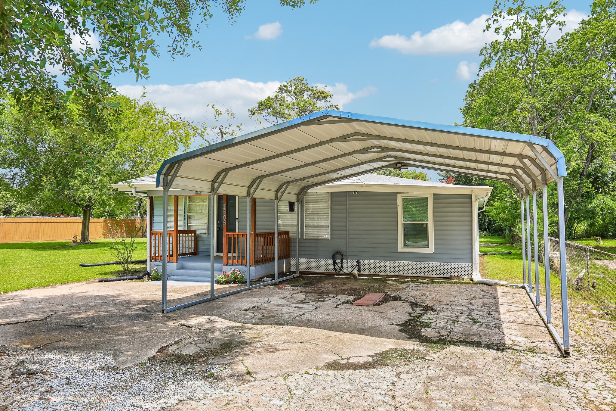 Listing photo 1