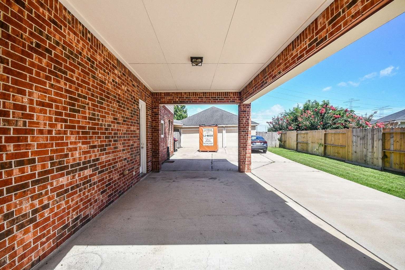 Listing photo 3