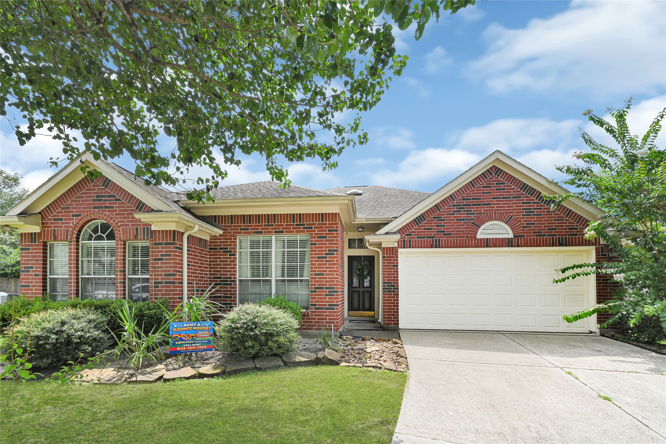 Listing photo 2