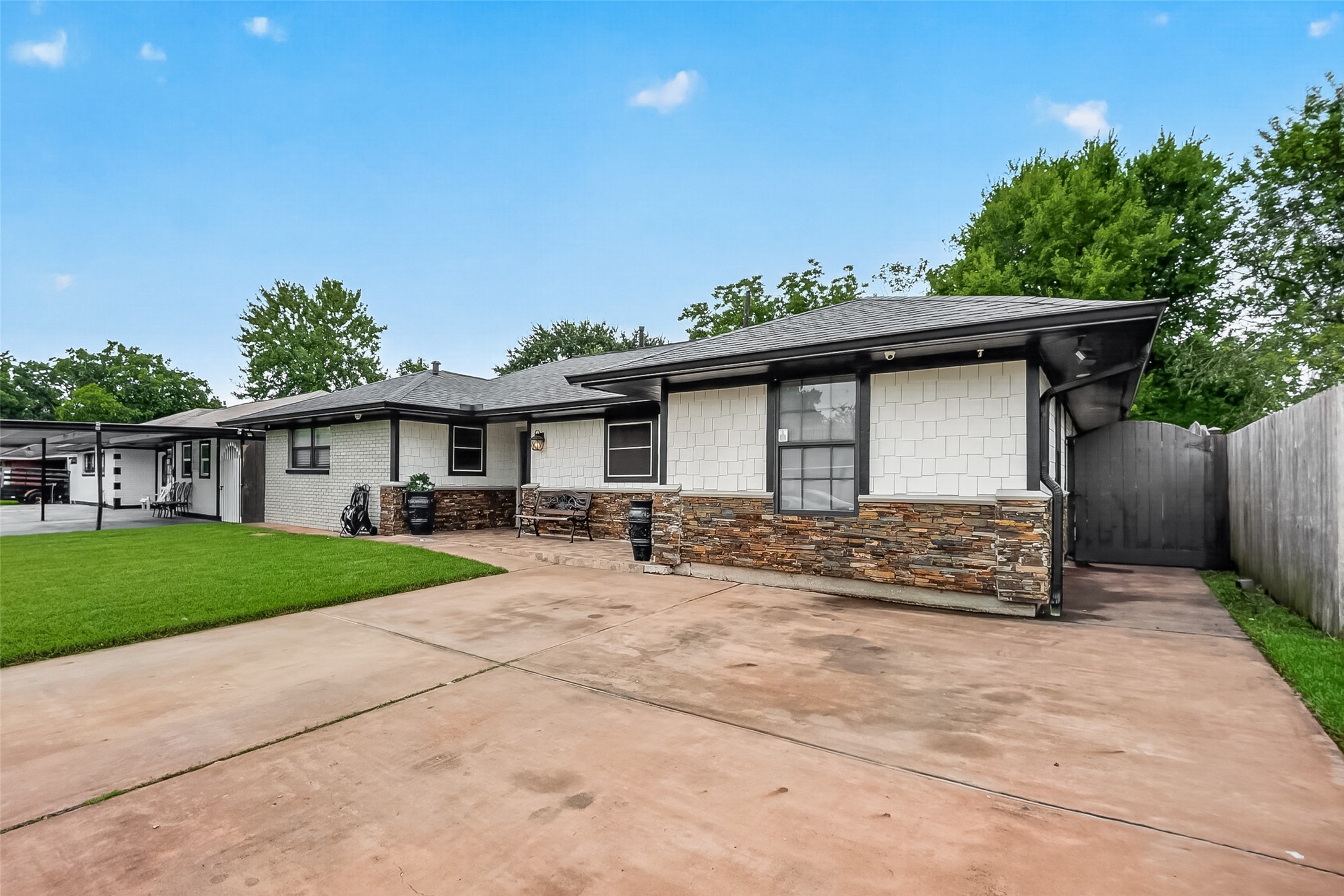 Listing photo 1