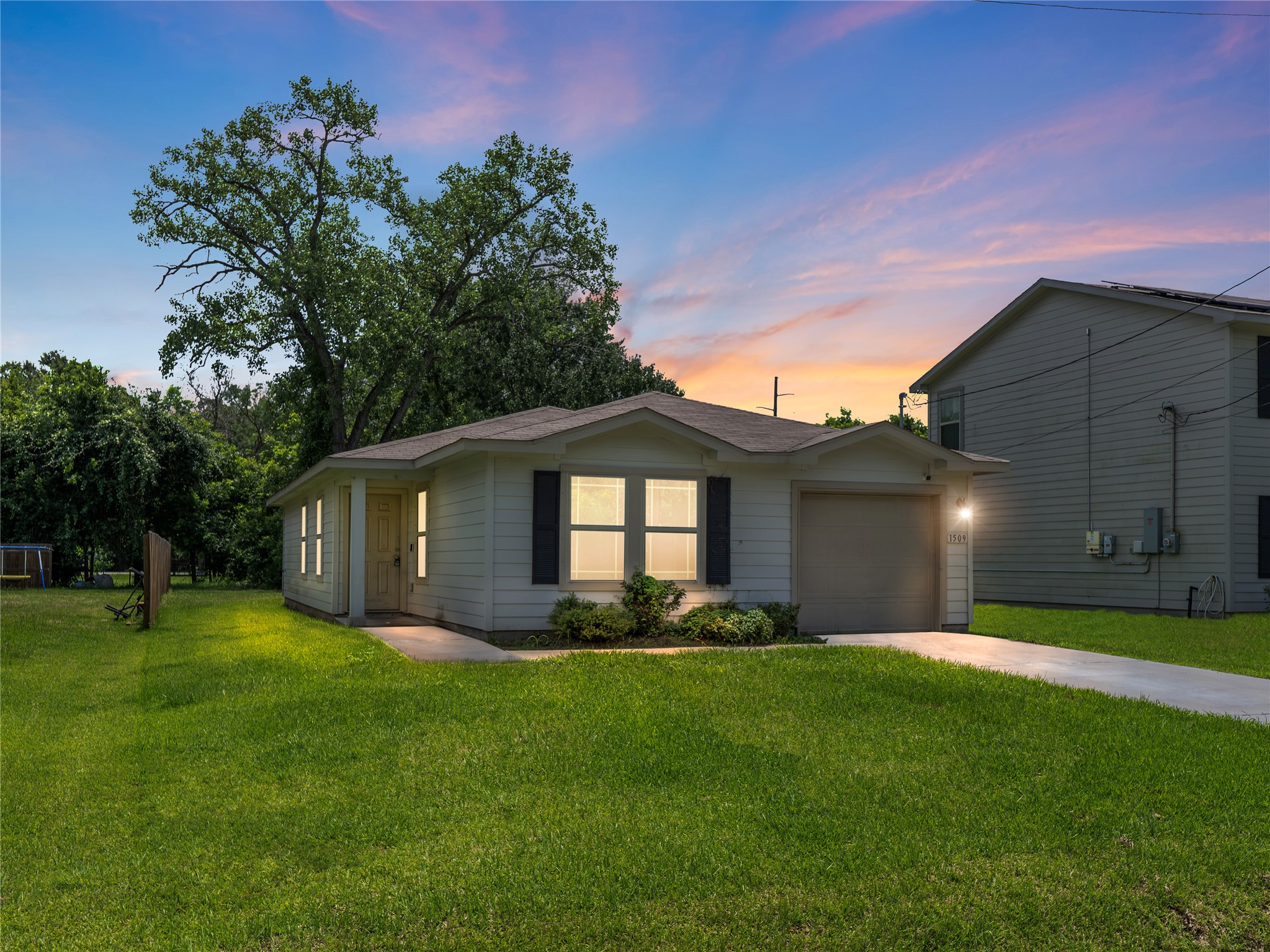 Listing photo 1