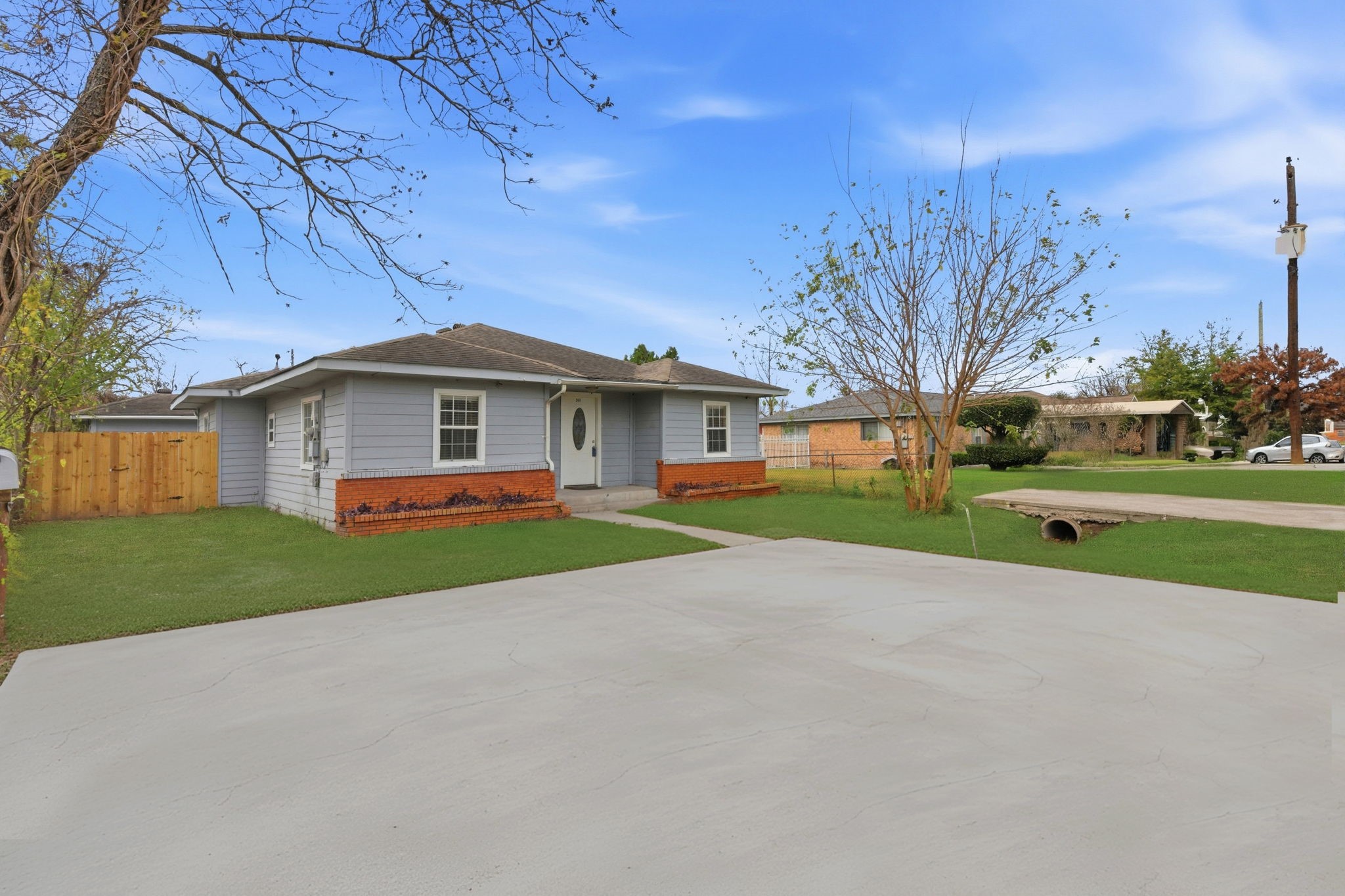 Listing photo 1