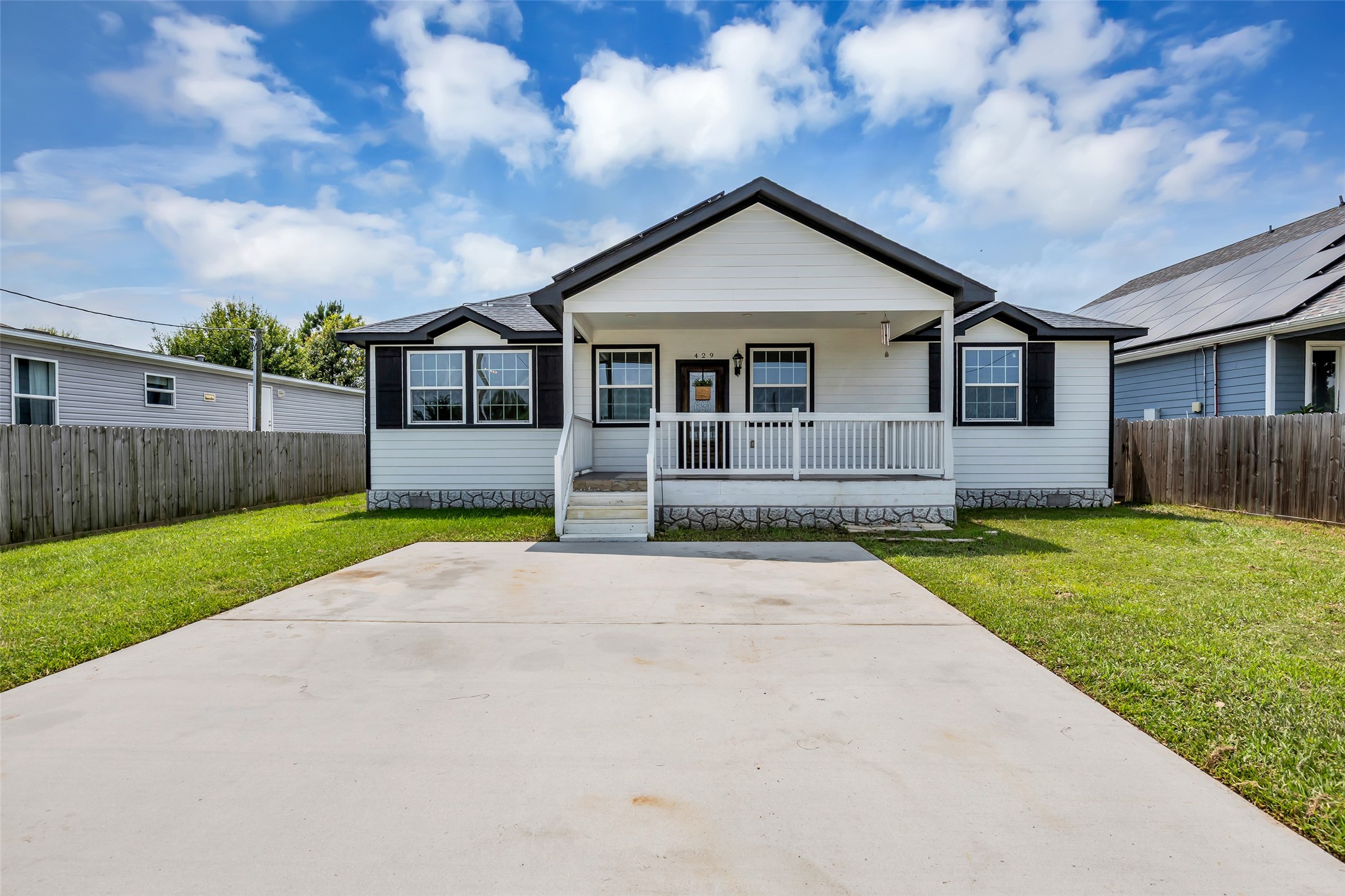 Listing photo 1
