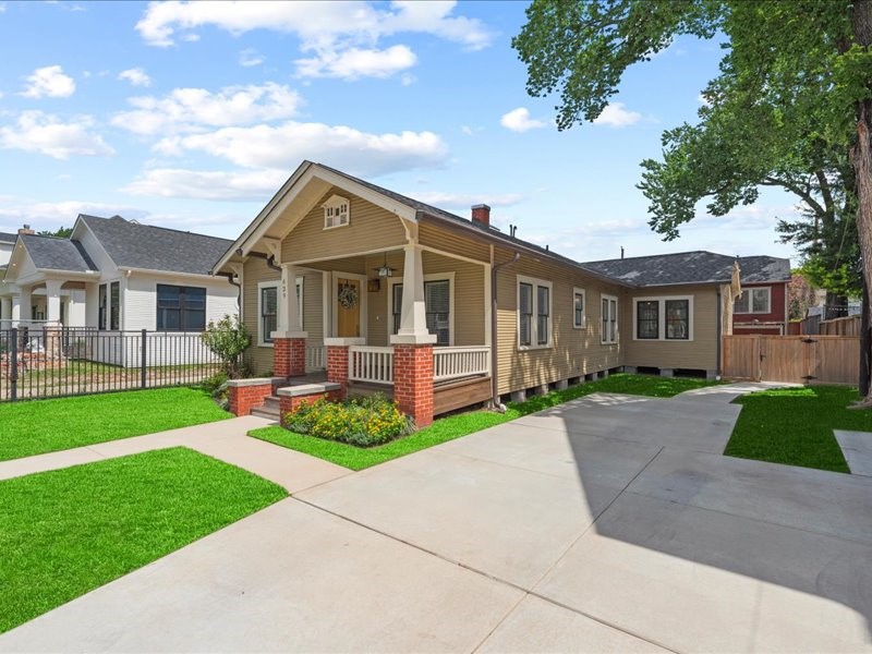 Listing photo 1