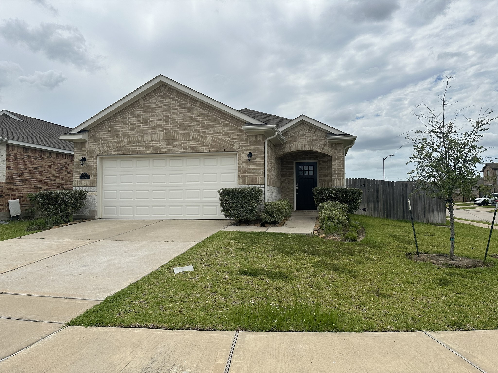 Listing photo 1