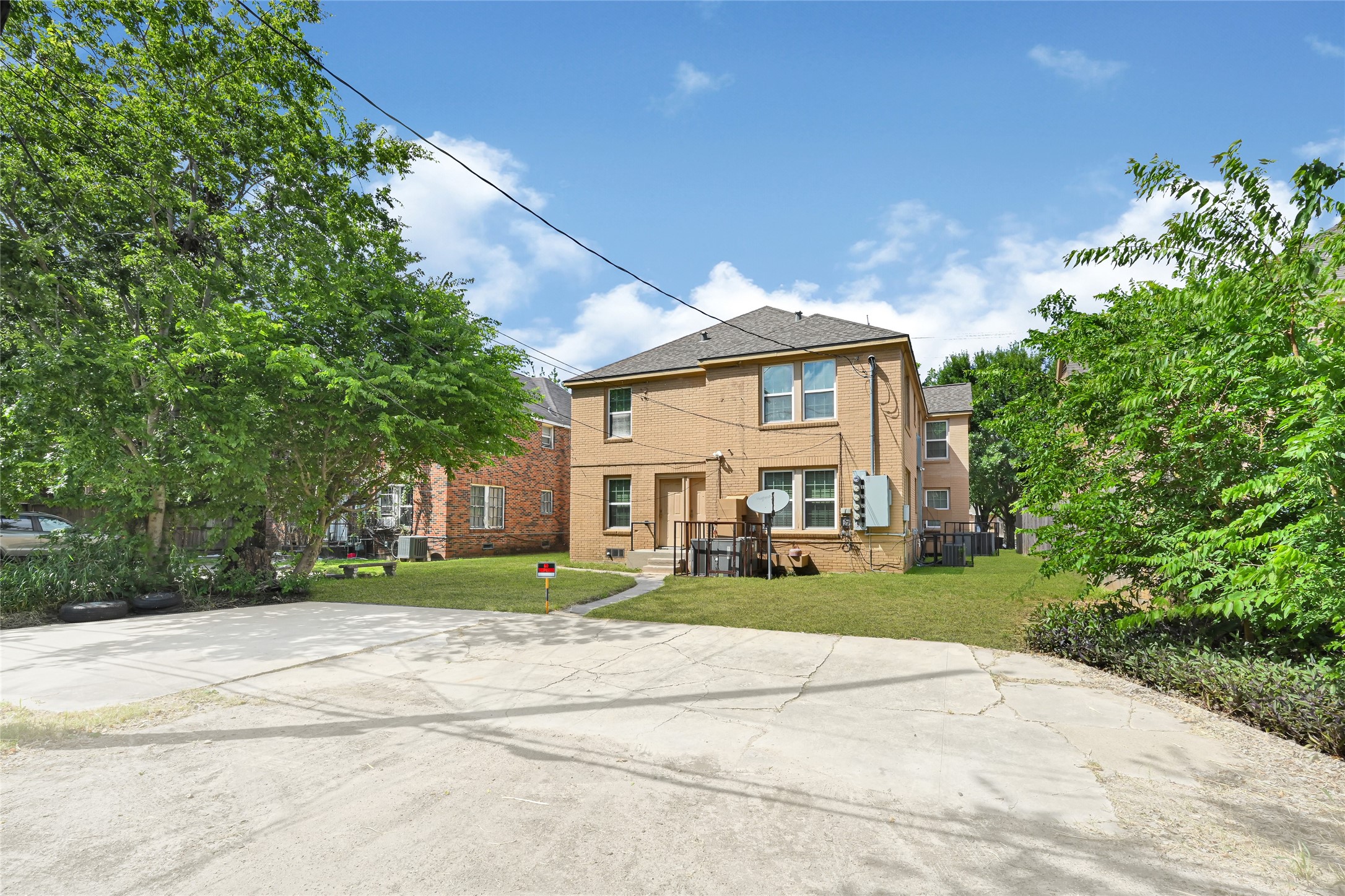 Listing photo 2