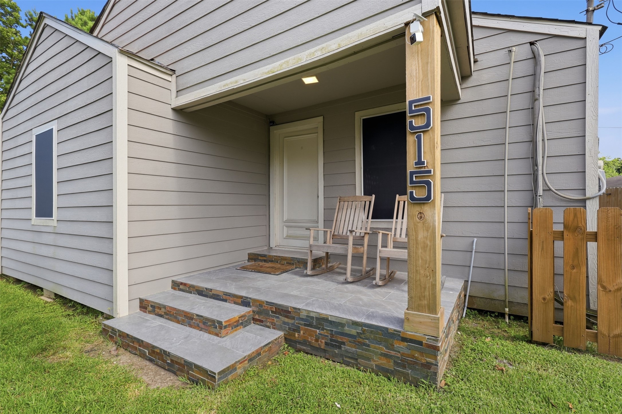 Listing photo 2