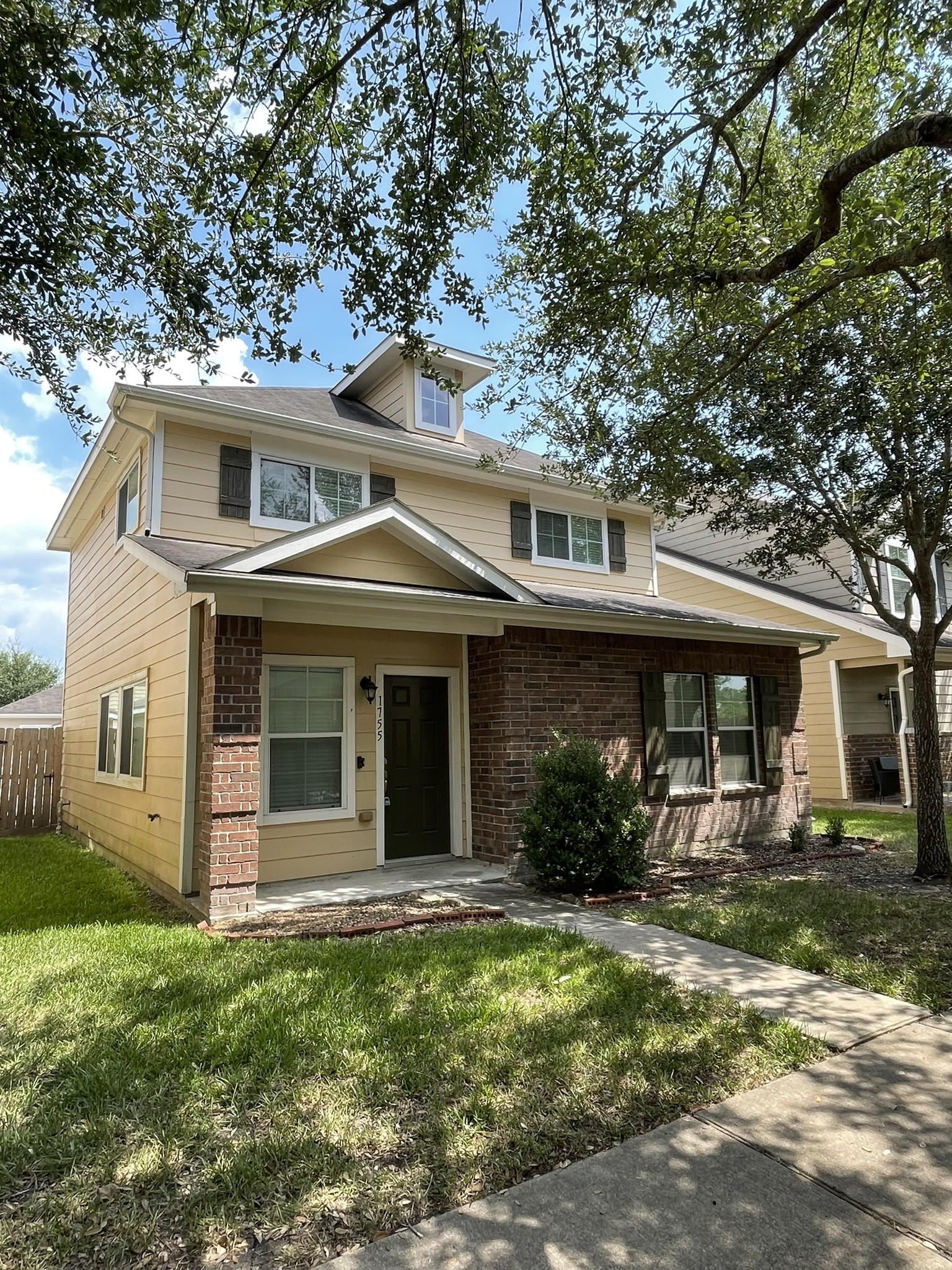 Listing photo 1