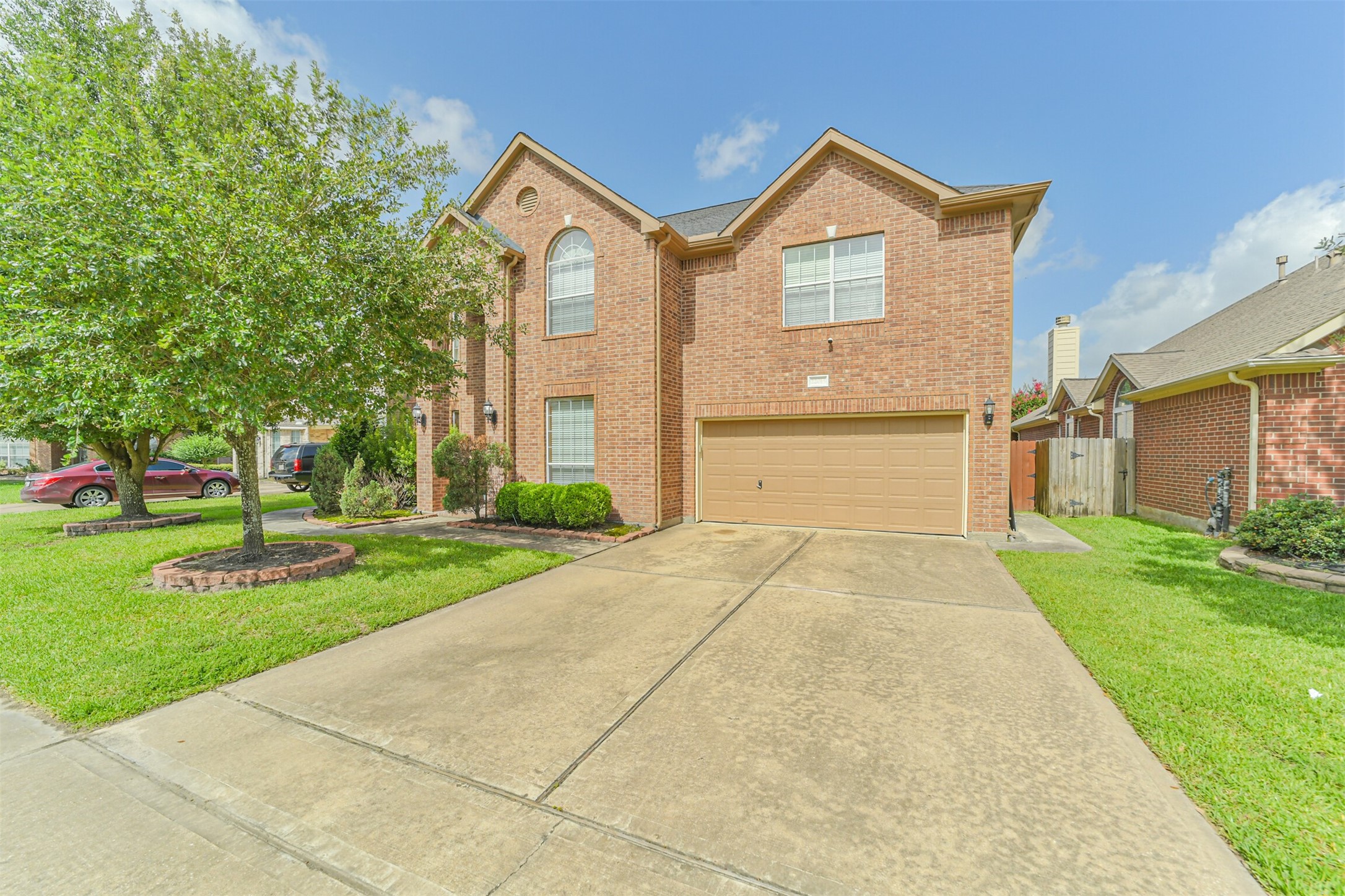 Listing photo 2