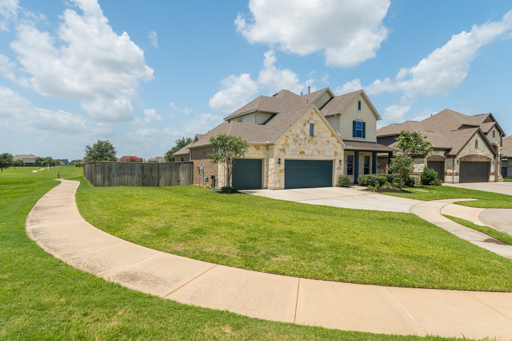 Listing photo 3