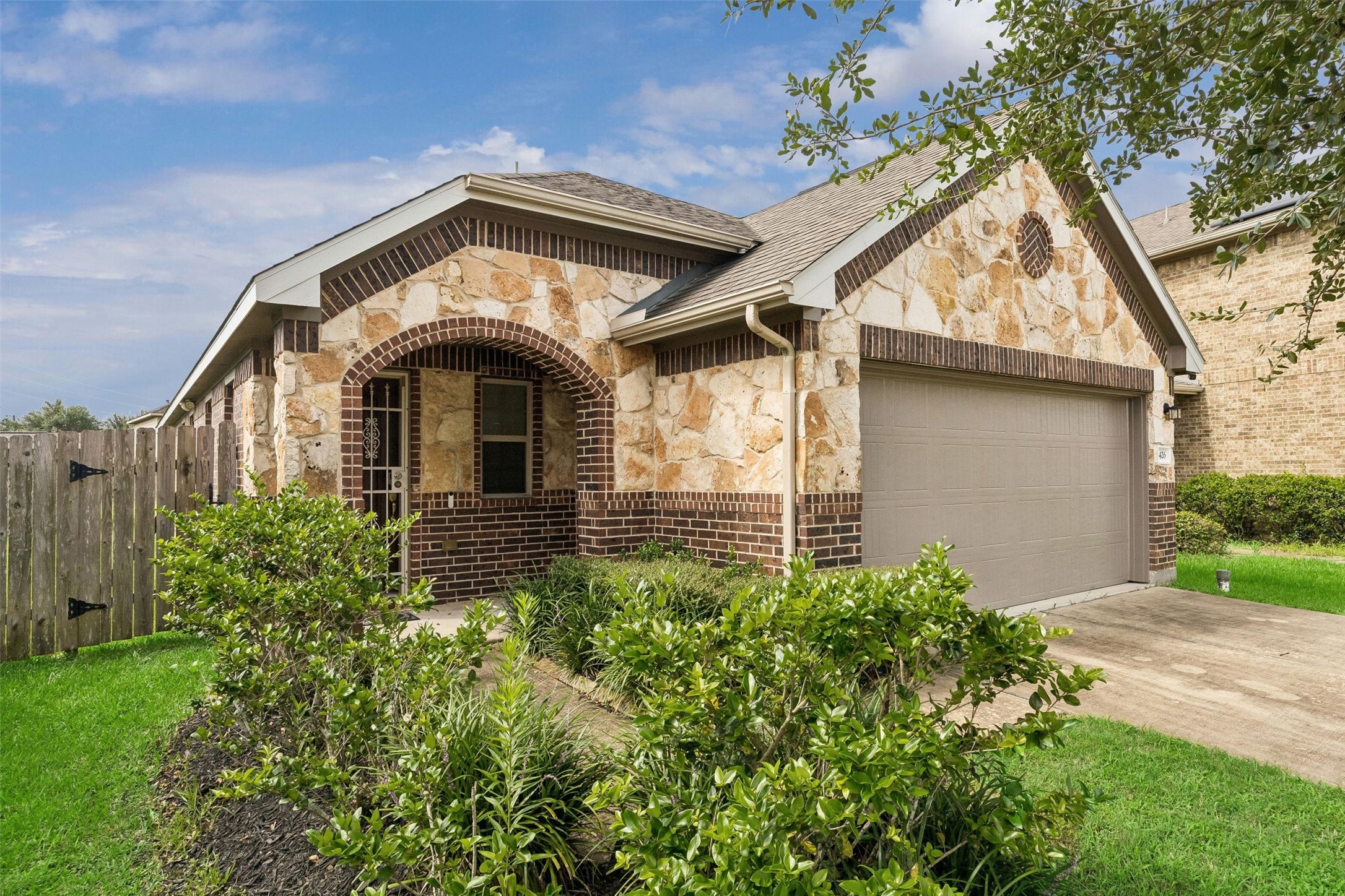 Listing photo 1