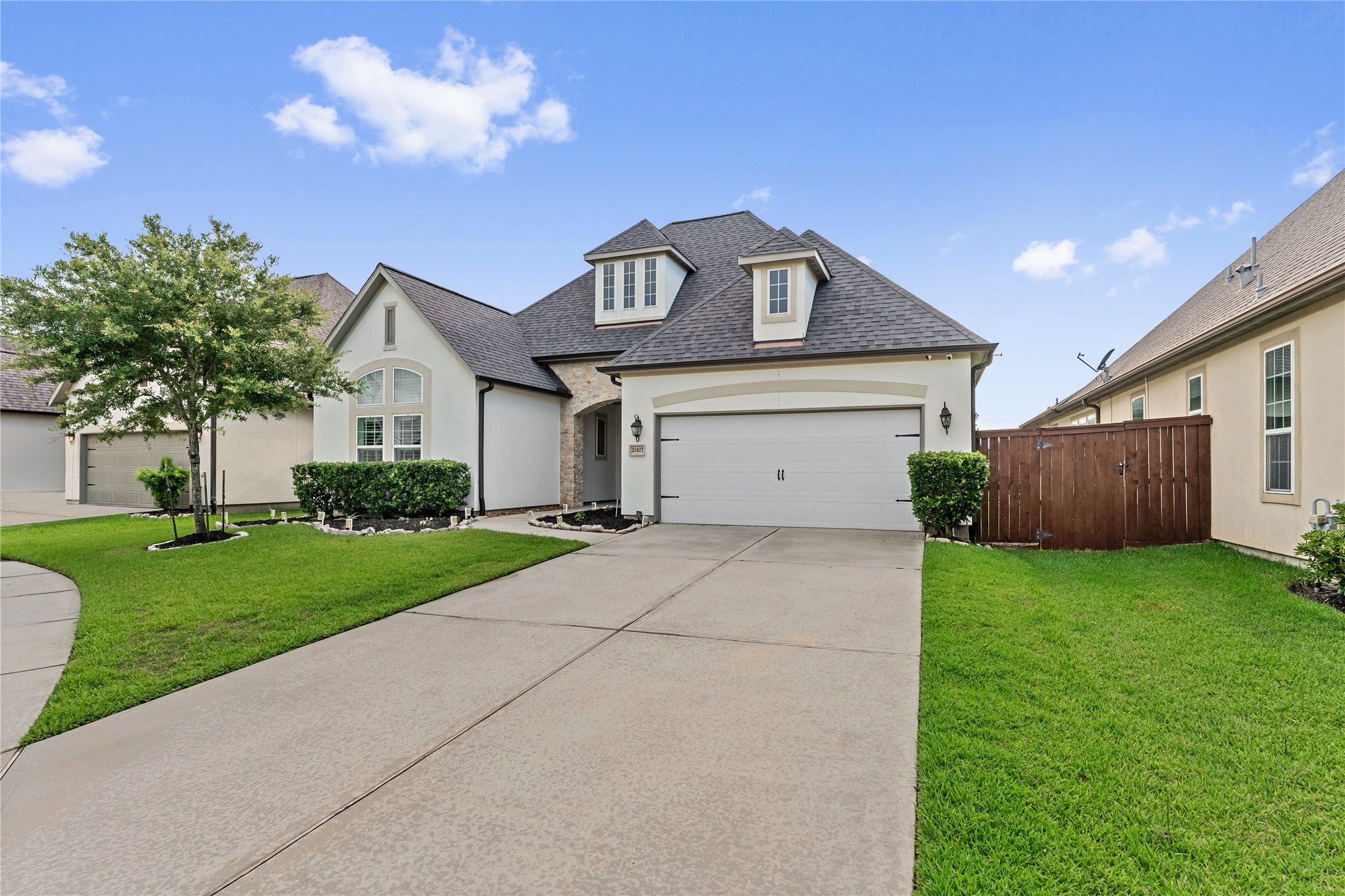 Listing photo 1