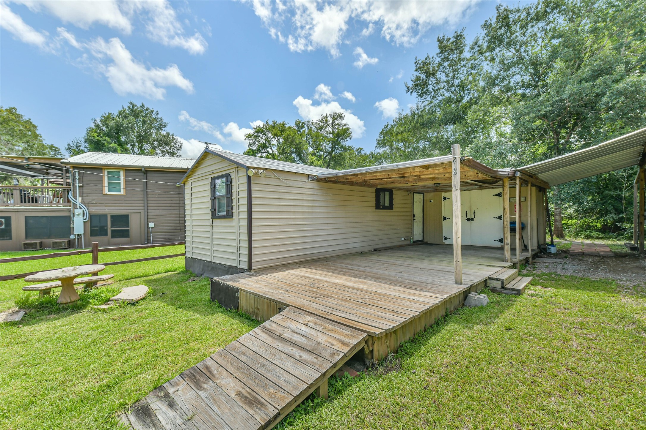 Listing photo 3
