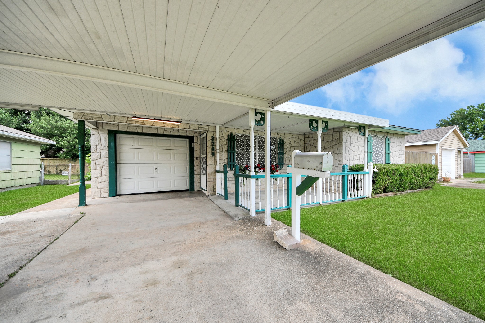 Listing photo 3