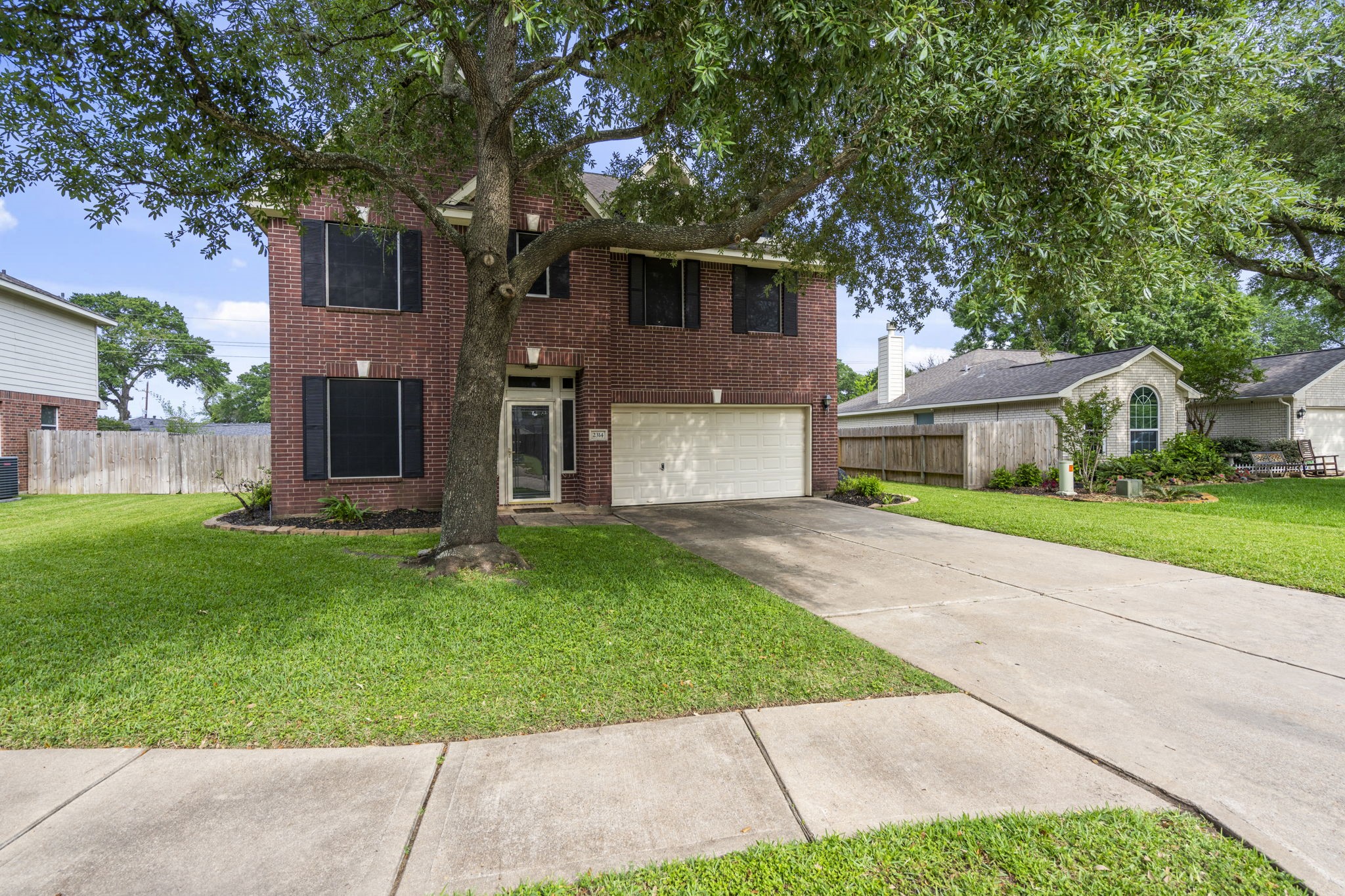 Listing photo 2