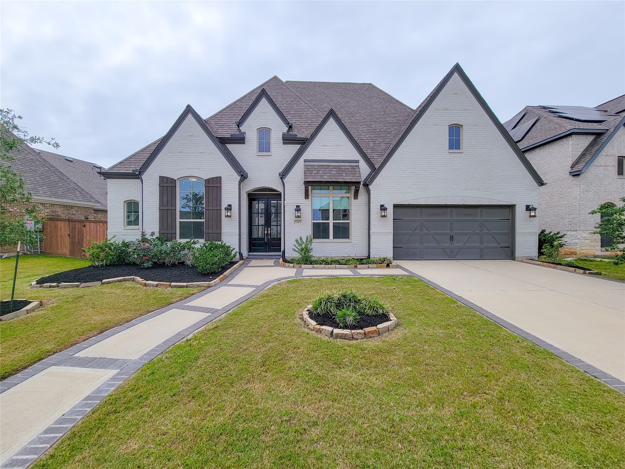 Listing photo 1