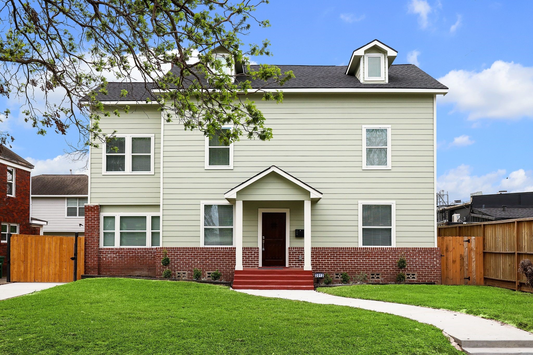 Listing photo 1