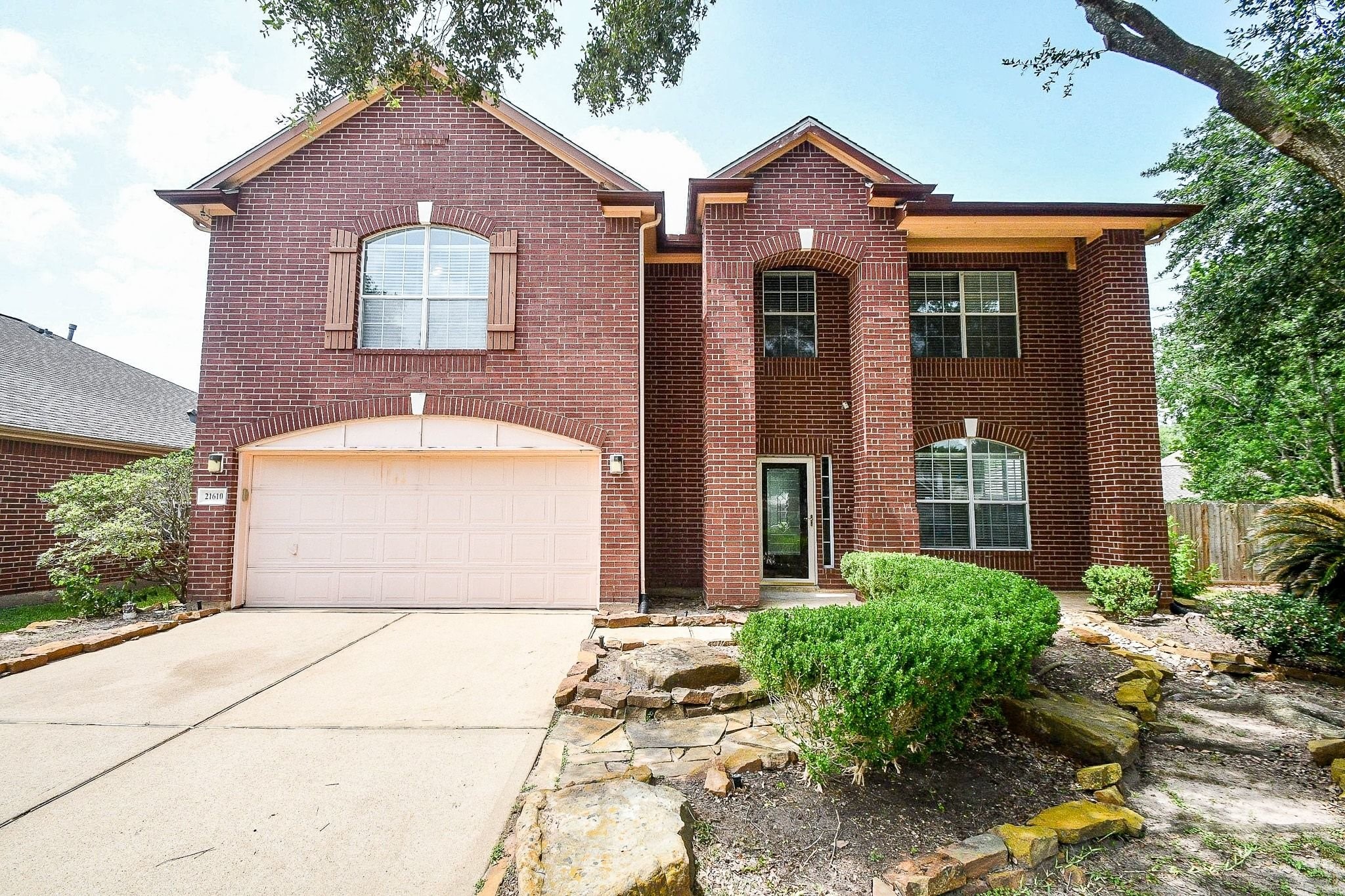 Listing photo 2