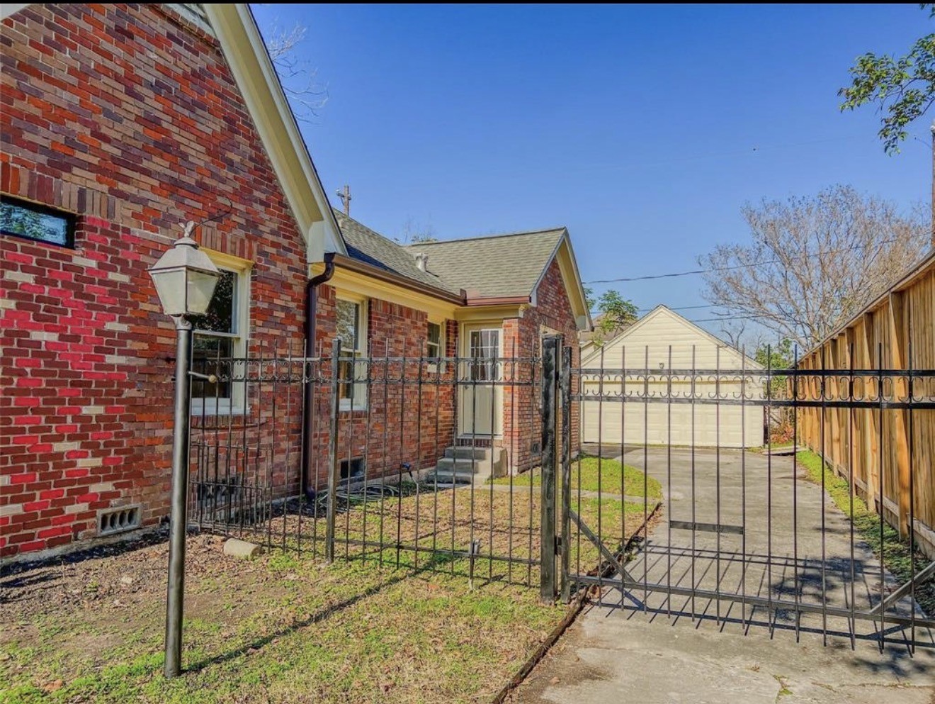 Listing photo 1