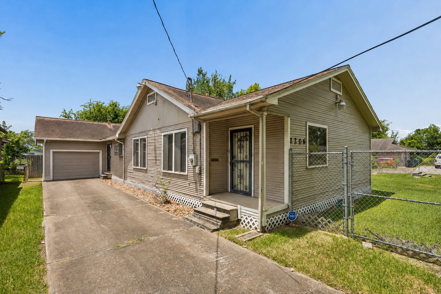 Listing photo 2
