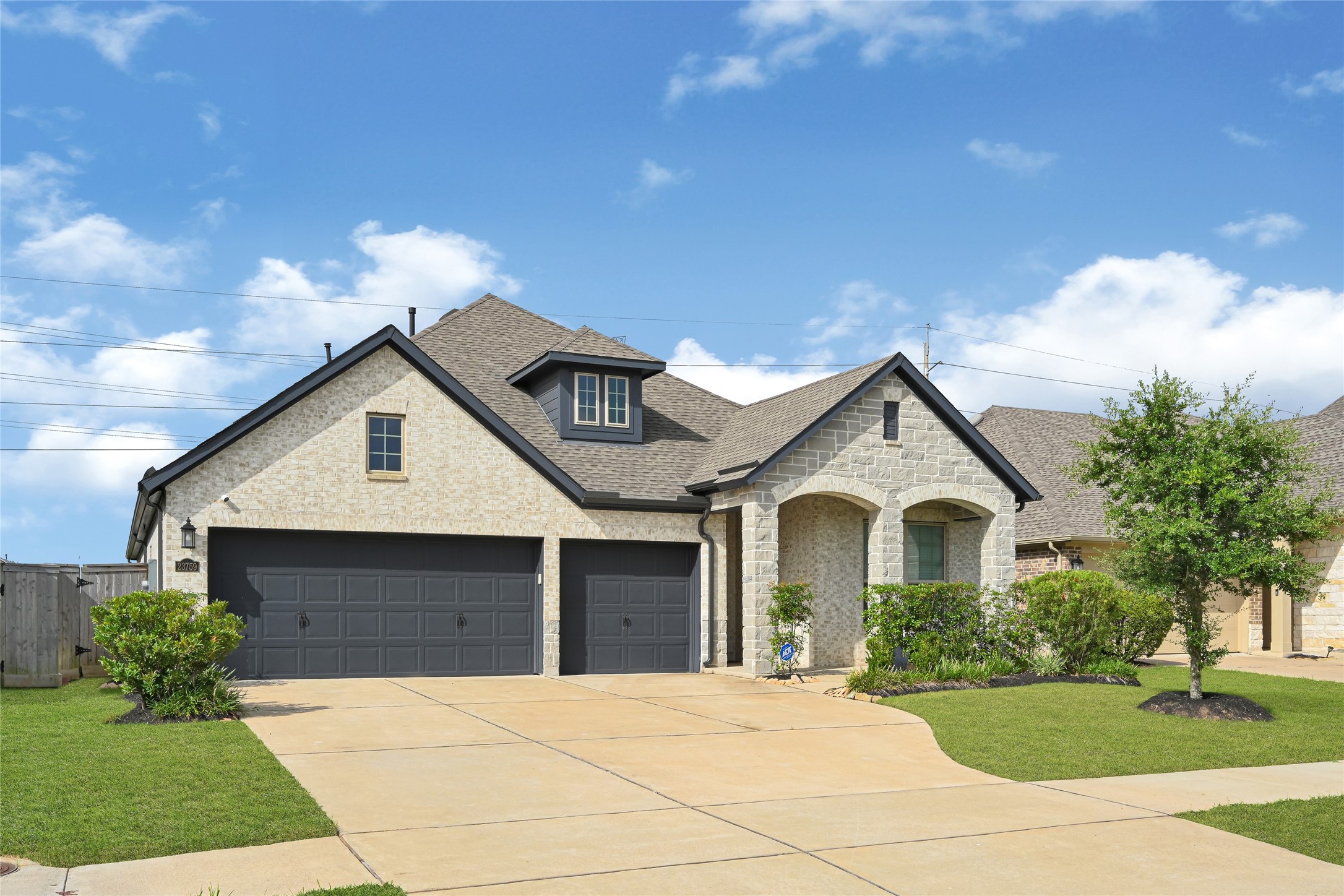 Listing photo 1