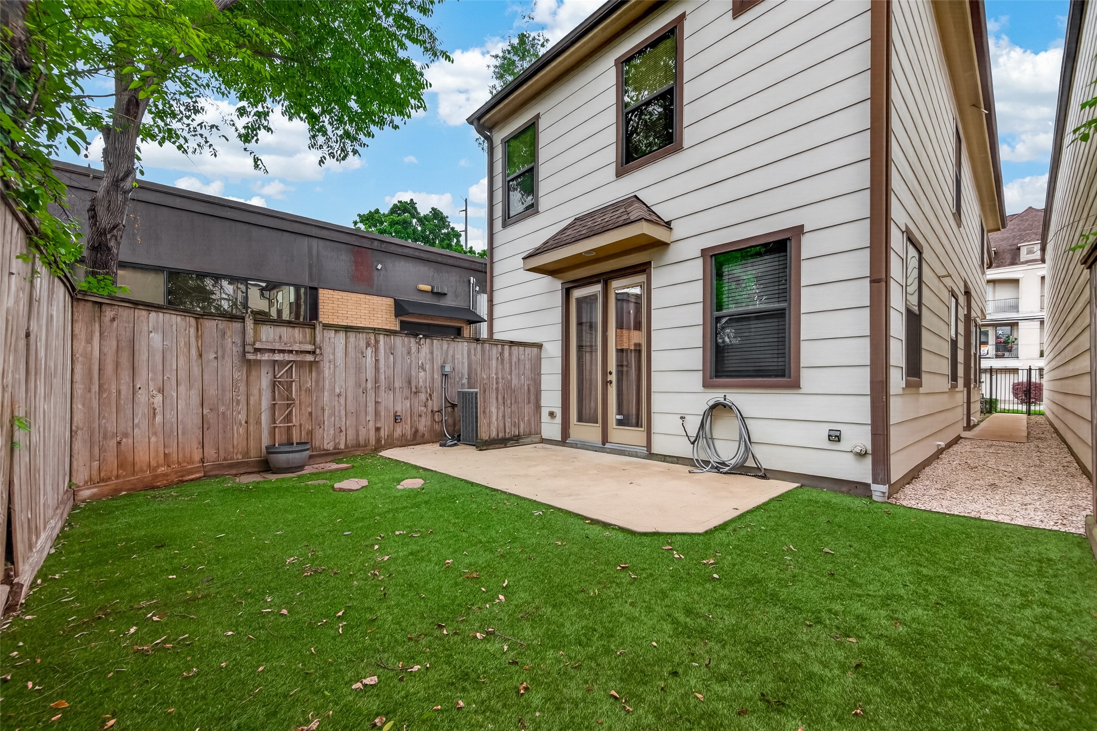 Listing photo 4