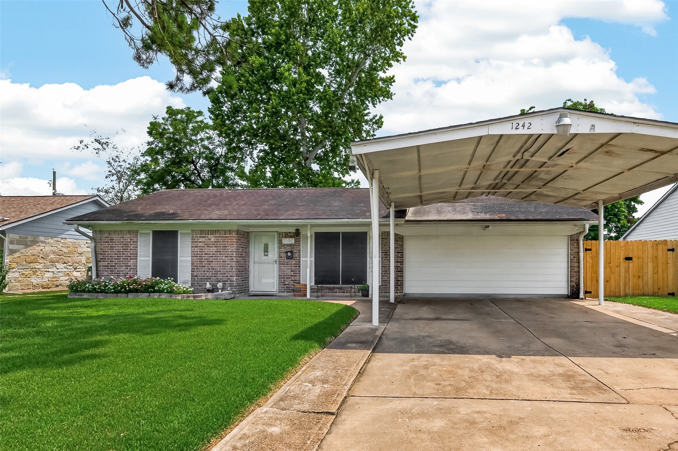 Listing photo 1