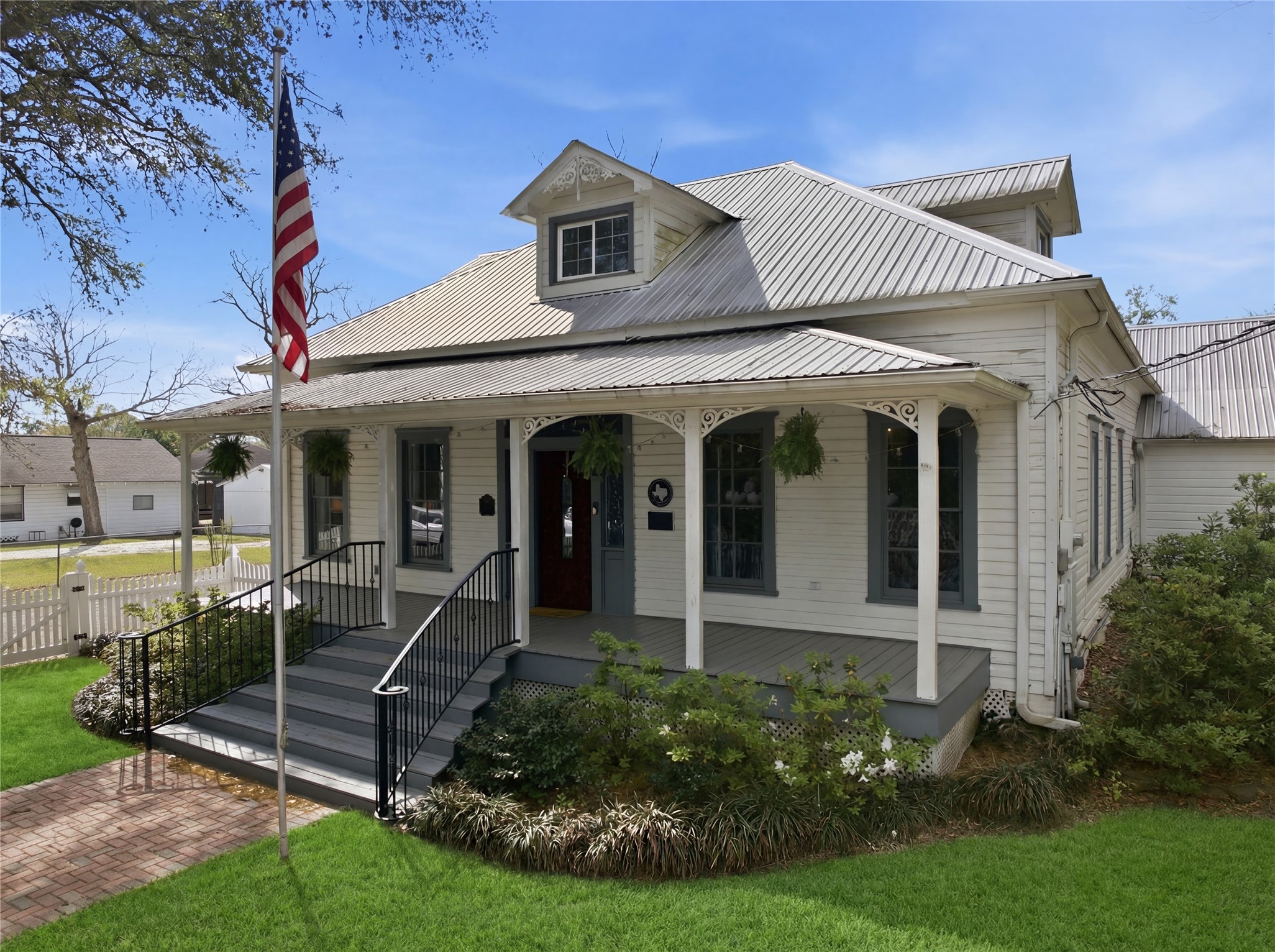 Listing photo 1