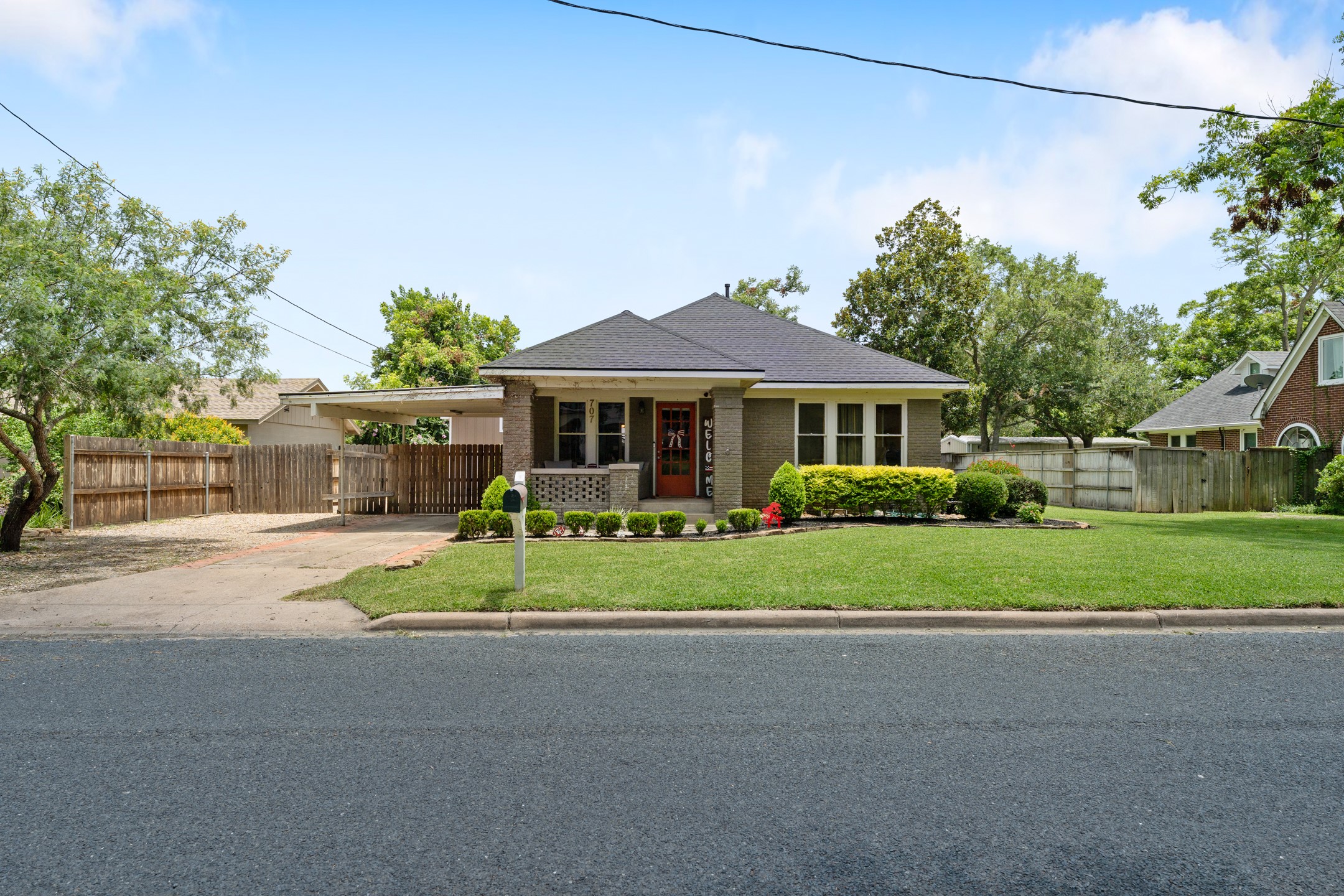 Listing photo 2