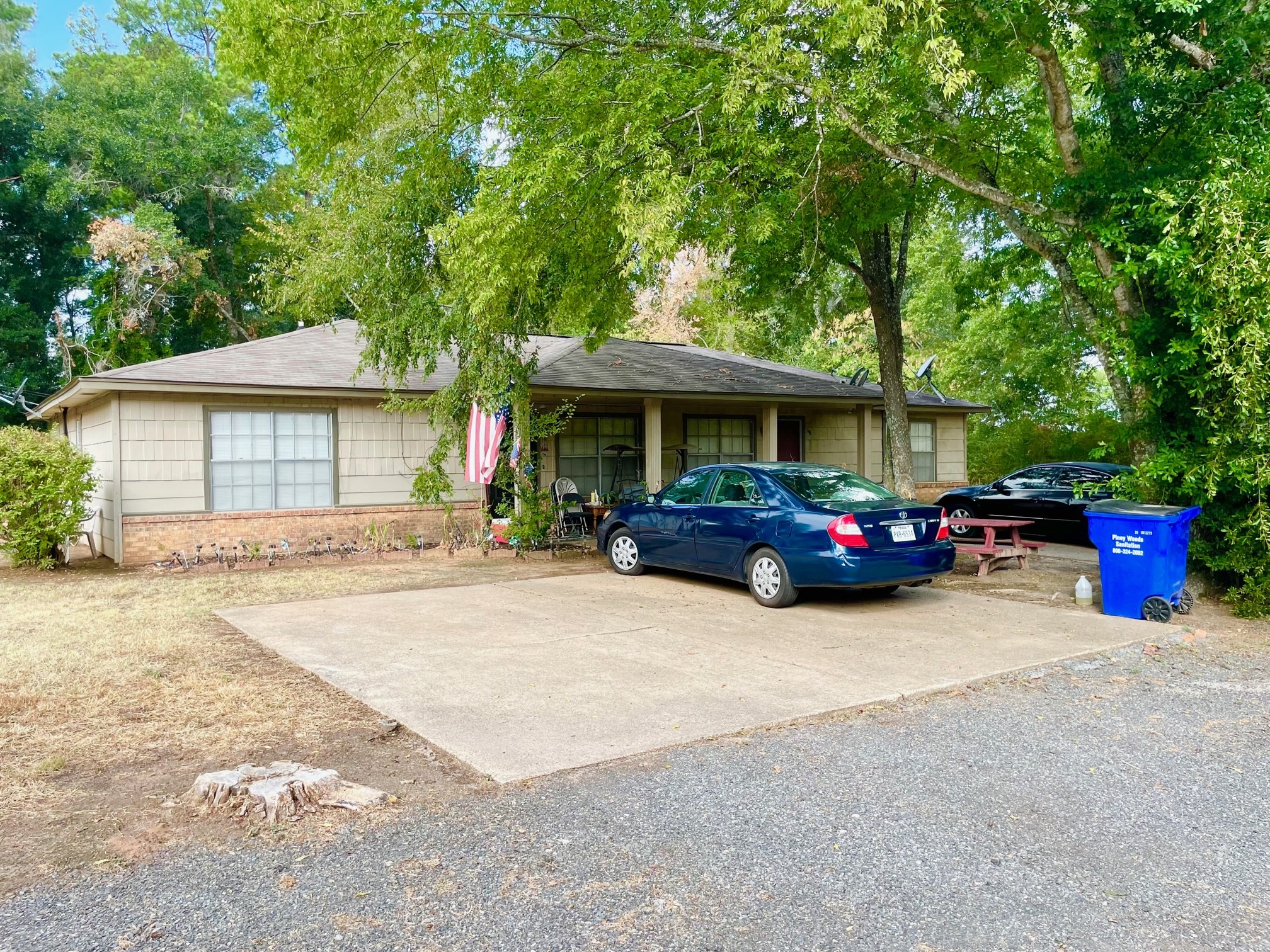 Listing photo 3