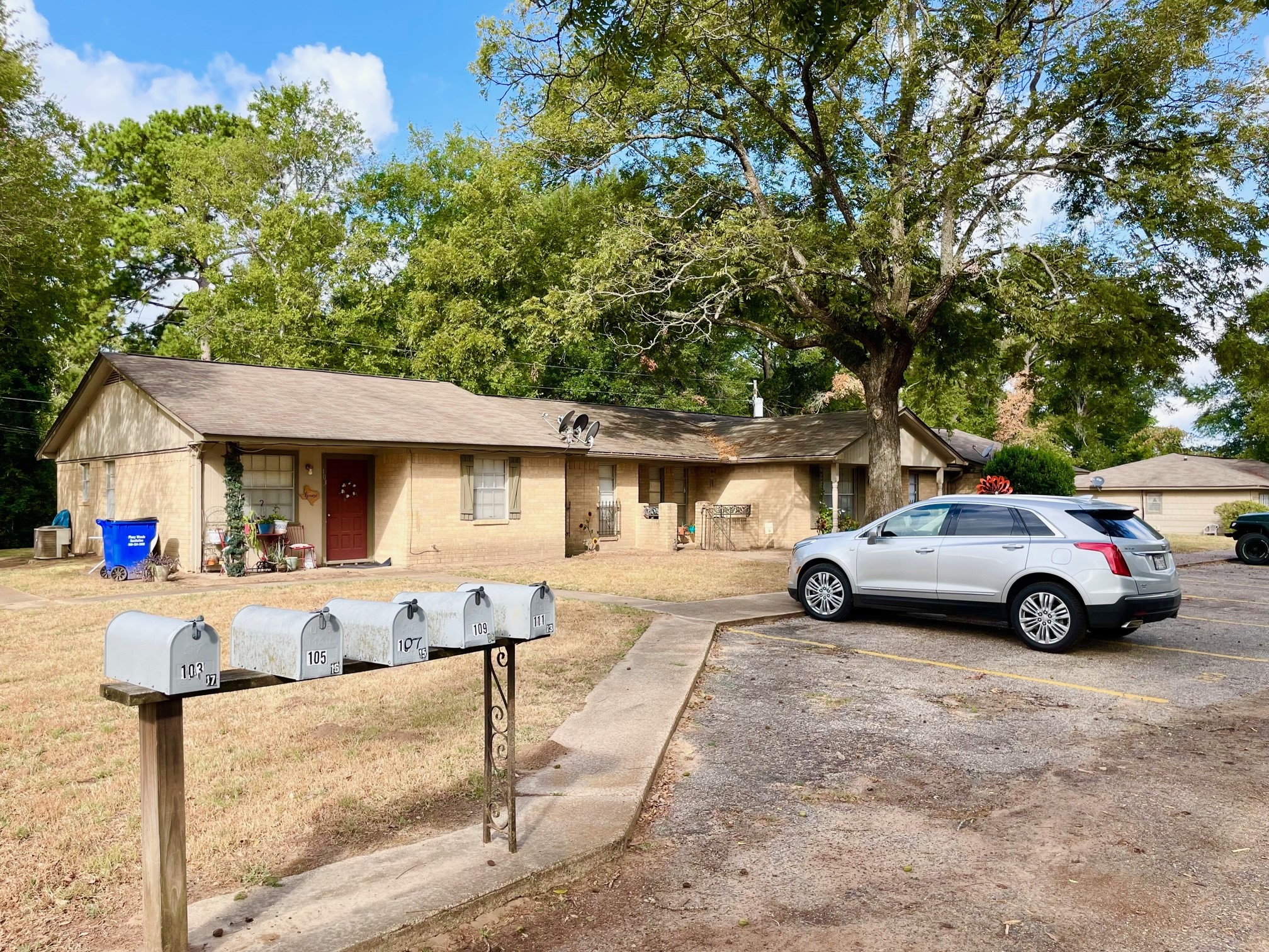 Listing photo 1